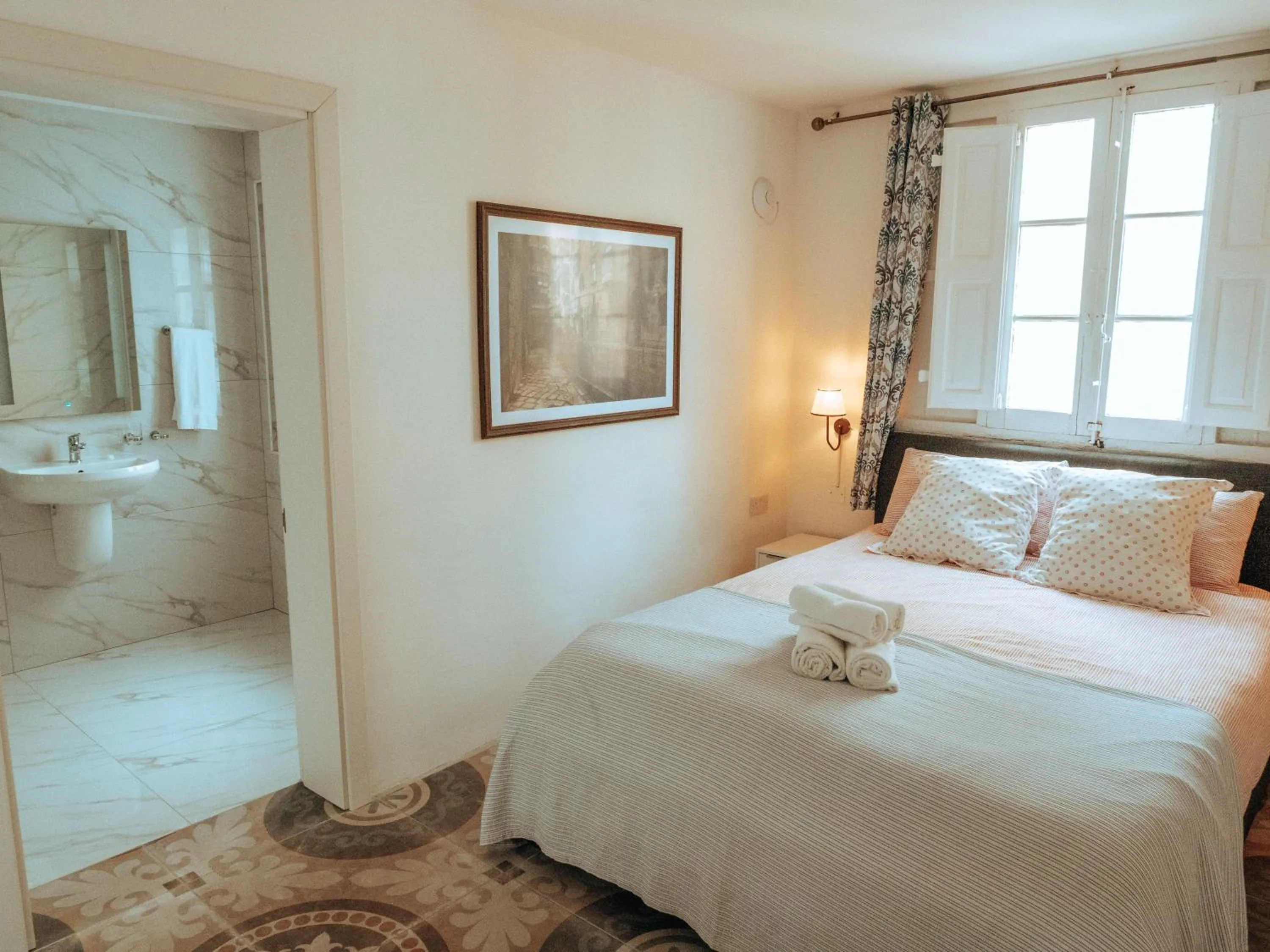 Bed in The Maltese Sun