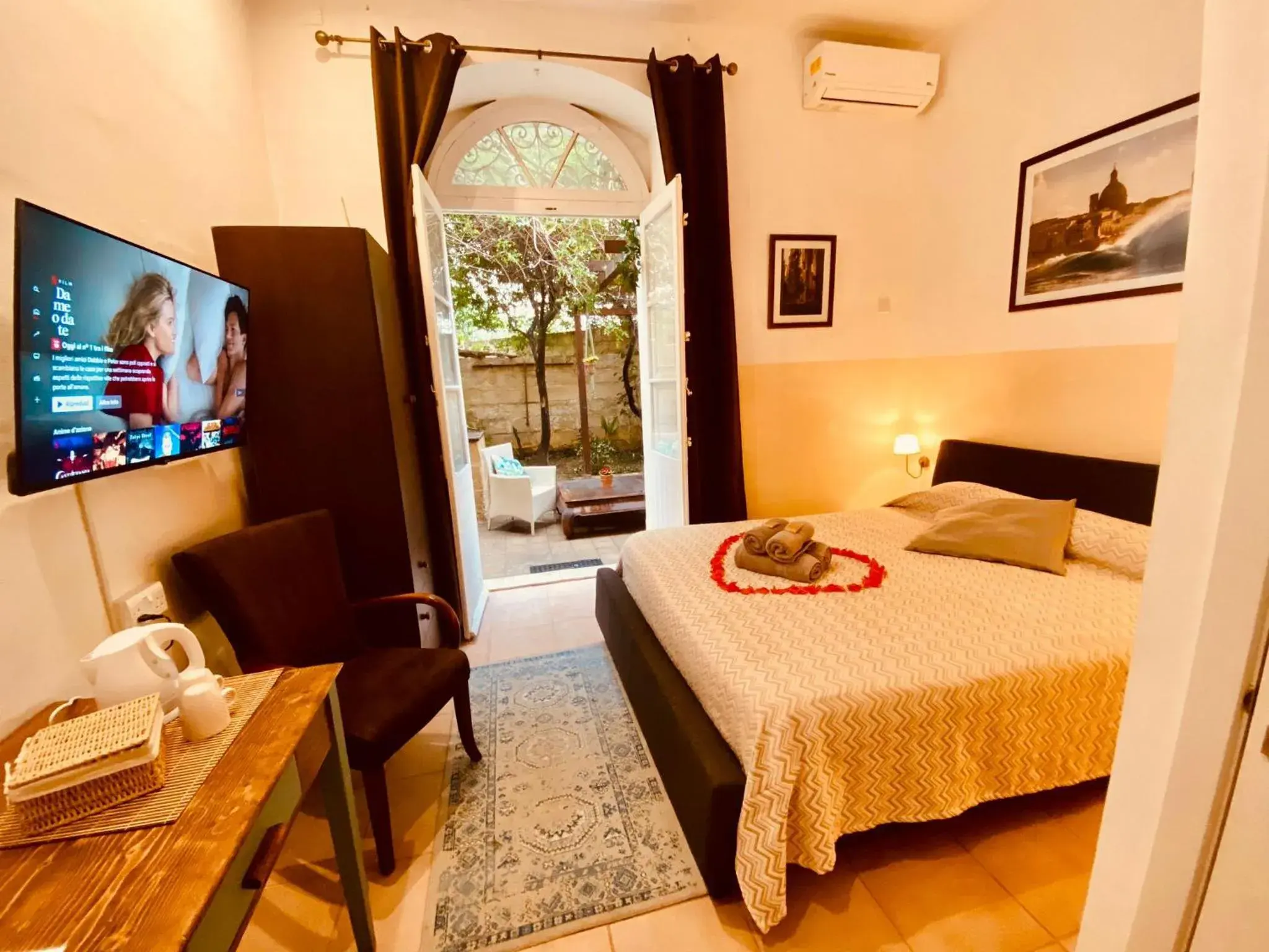 Double Patio with private bathroom in The Maltese Sun Double Patio with private bathroom in The Maltese Sun