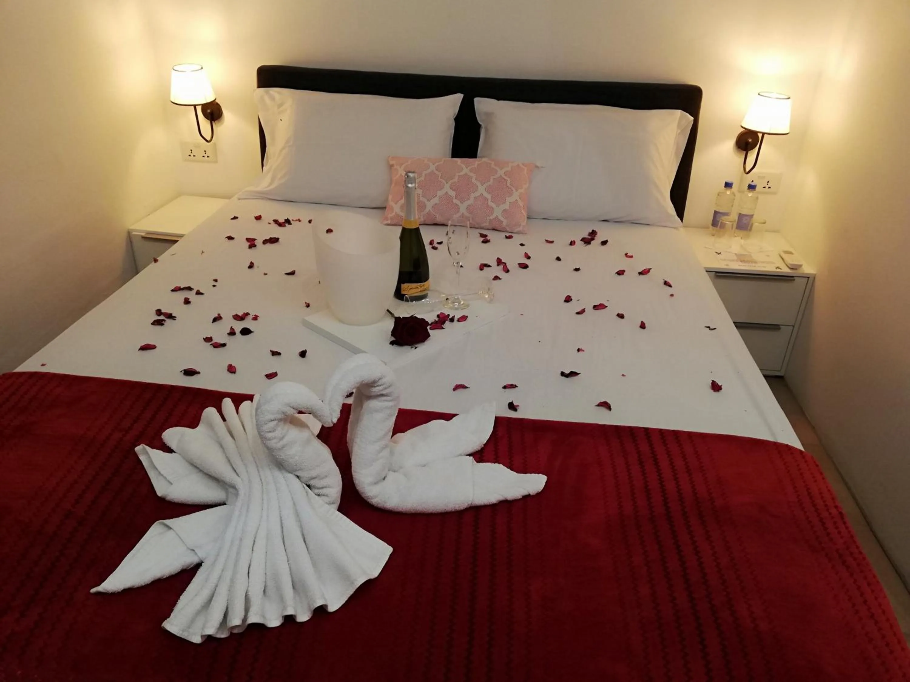 Bed in The Maltese Sun