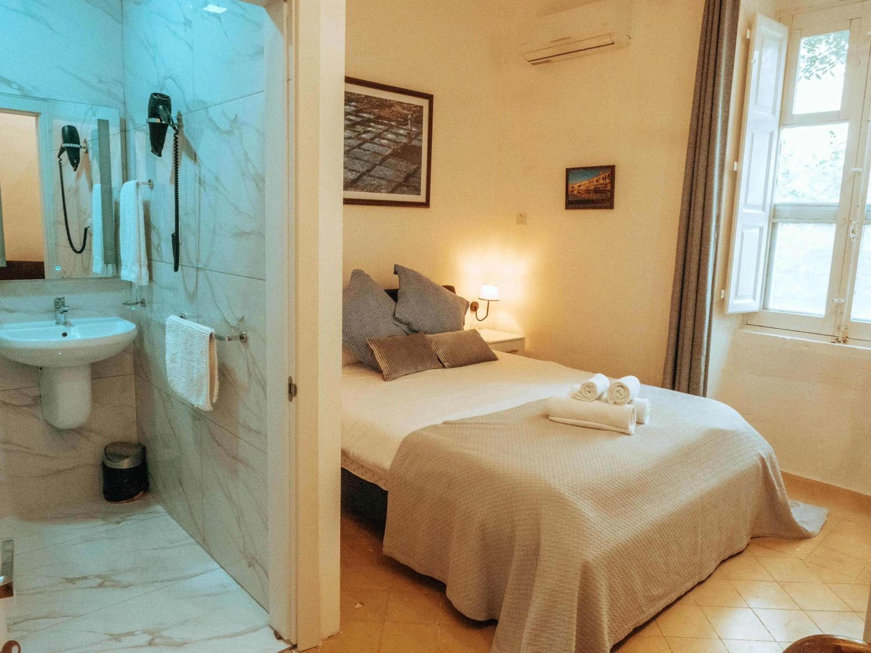 Bed in The Maltese Sun