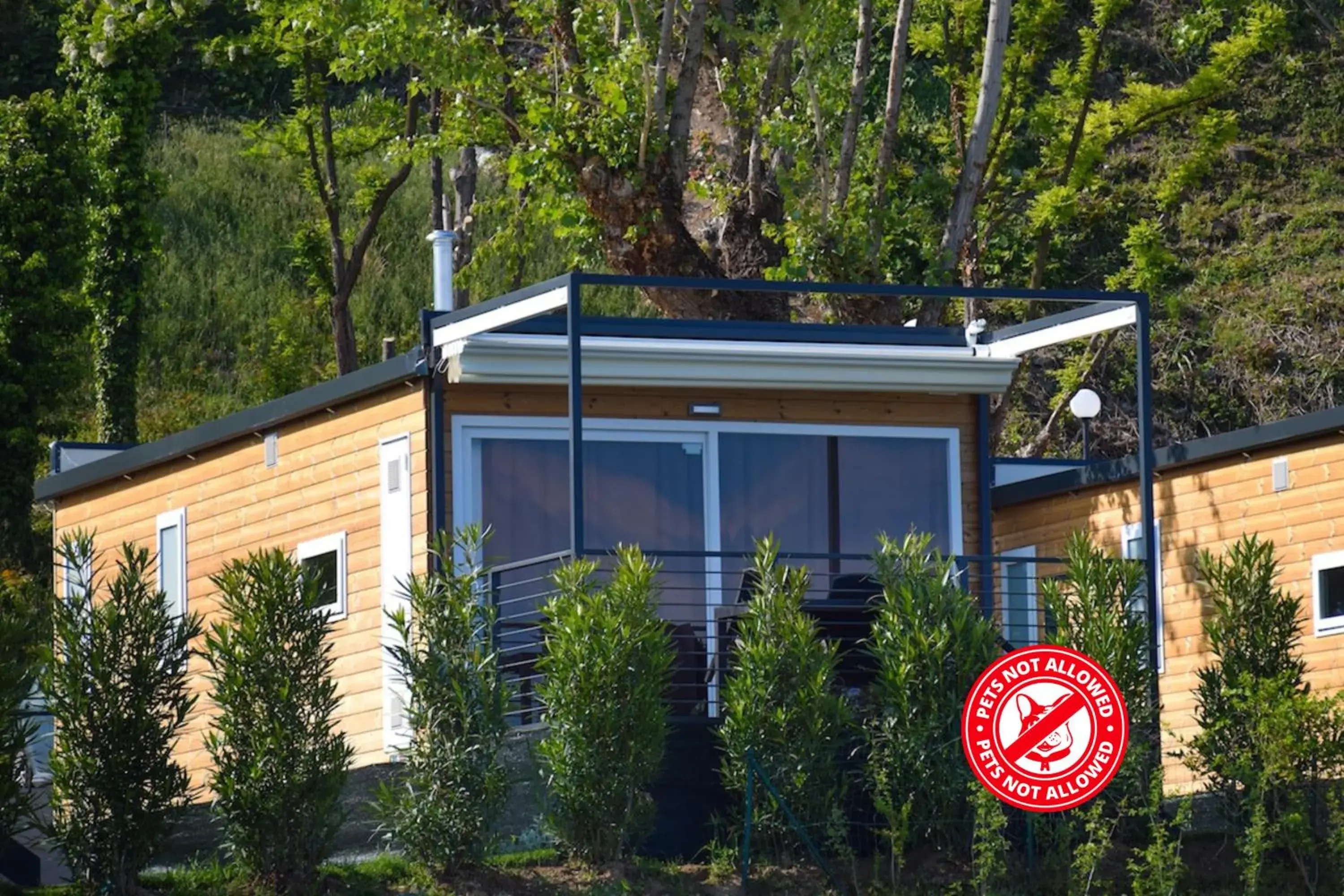 Mobile Home Premium with Lake View in Campeggio Europa Silvella Mobile Home Premium with Lake View in Campeggio Europa Silvella