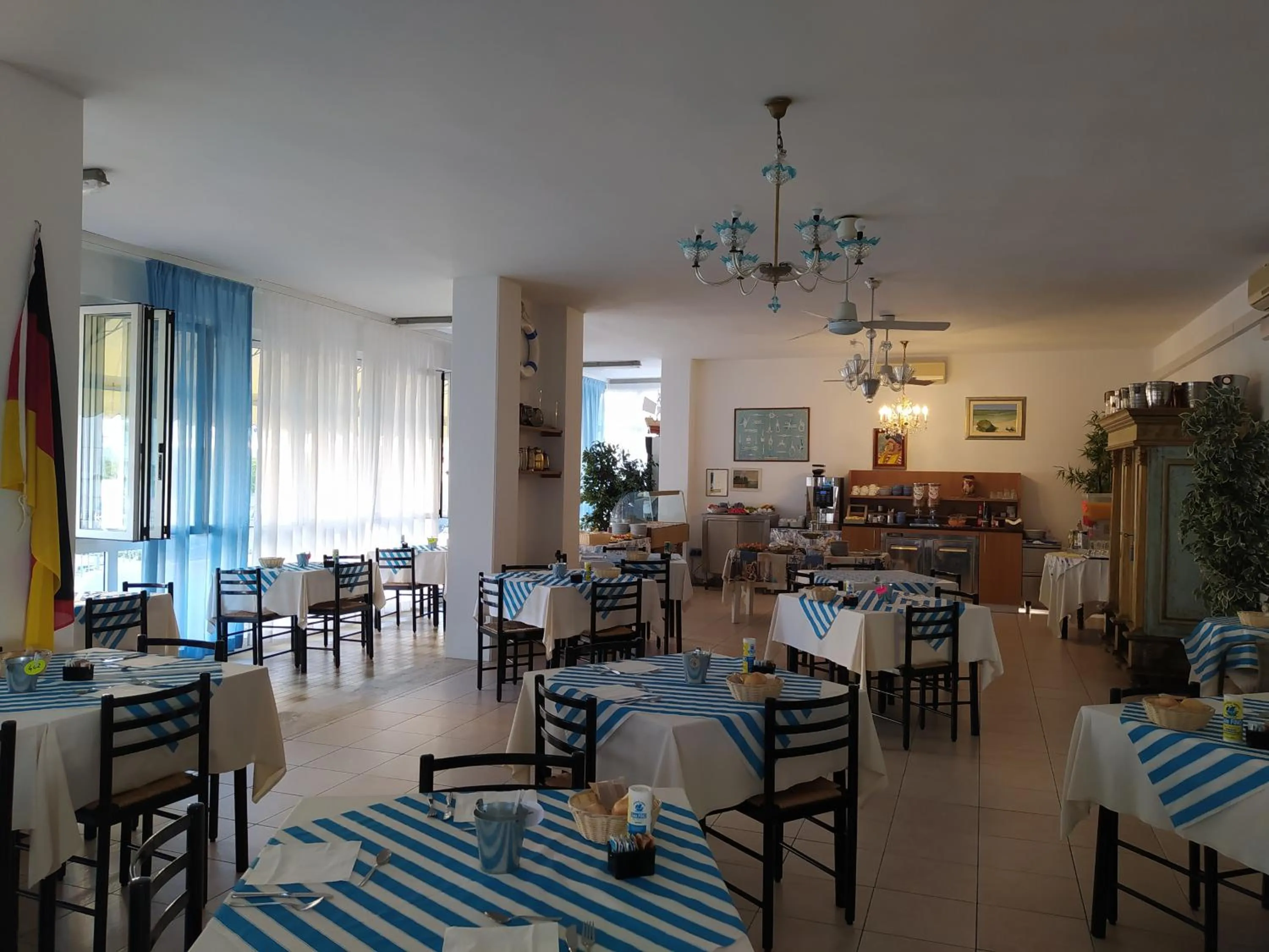 Restaurant/places to eat in Hotel Halifax