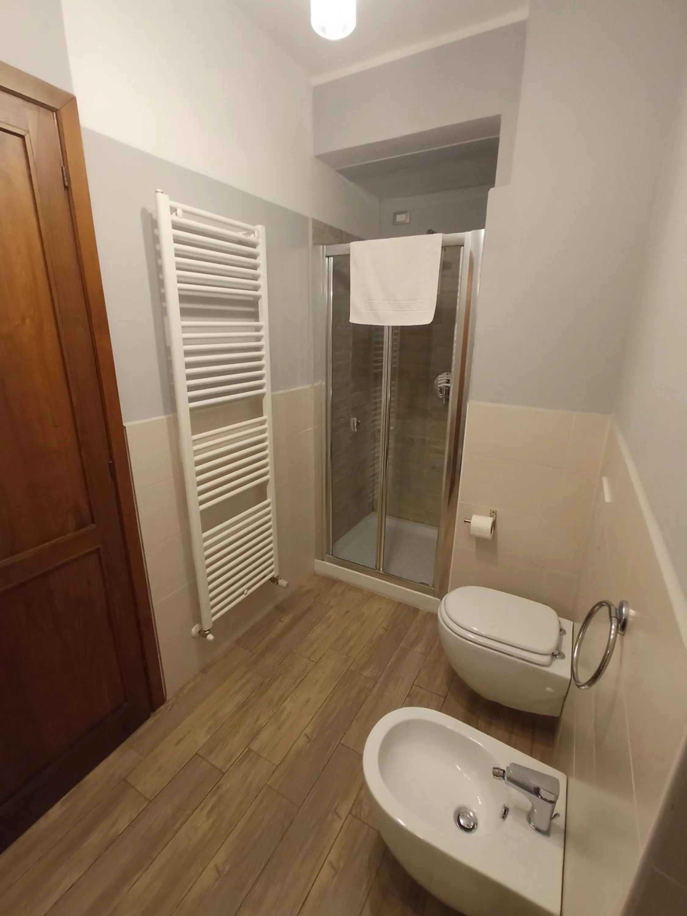 Shower in All'Ombra di San Damiano