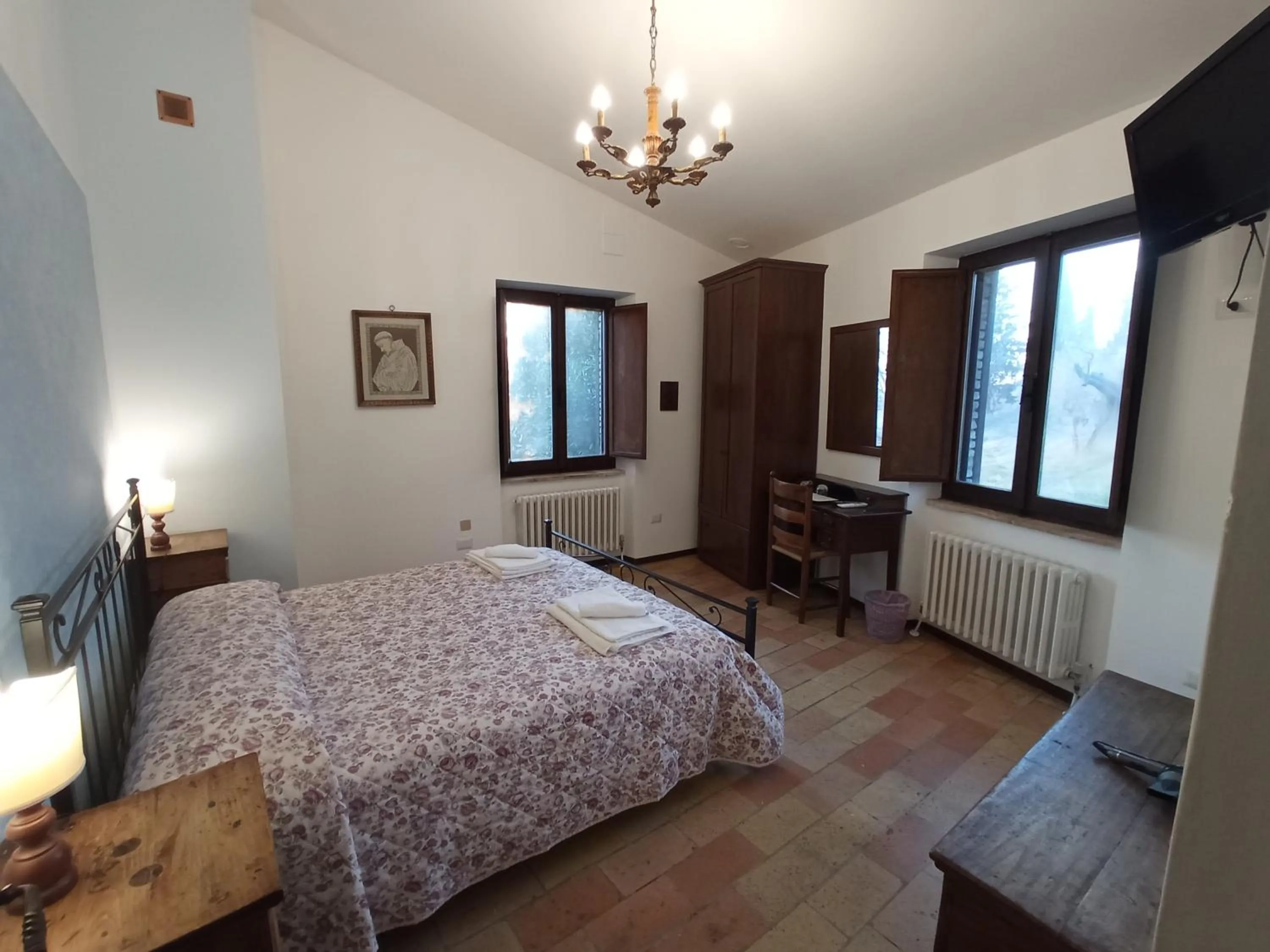 Bedroom, Bed in All'Ombra di San Damiano