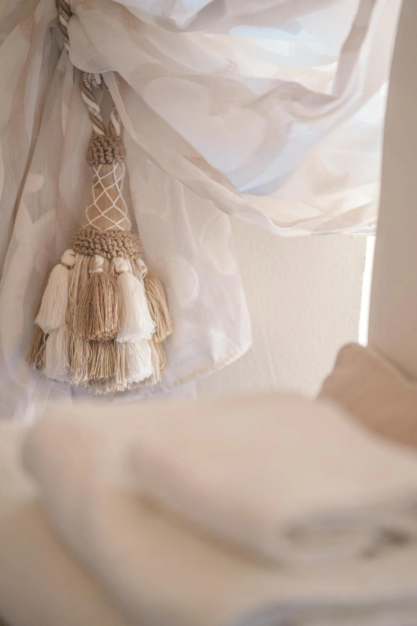 Decorative detail, Bed in La casa nel borgo
