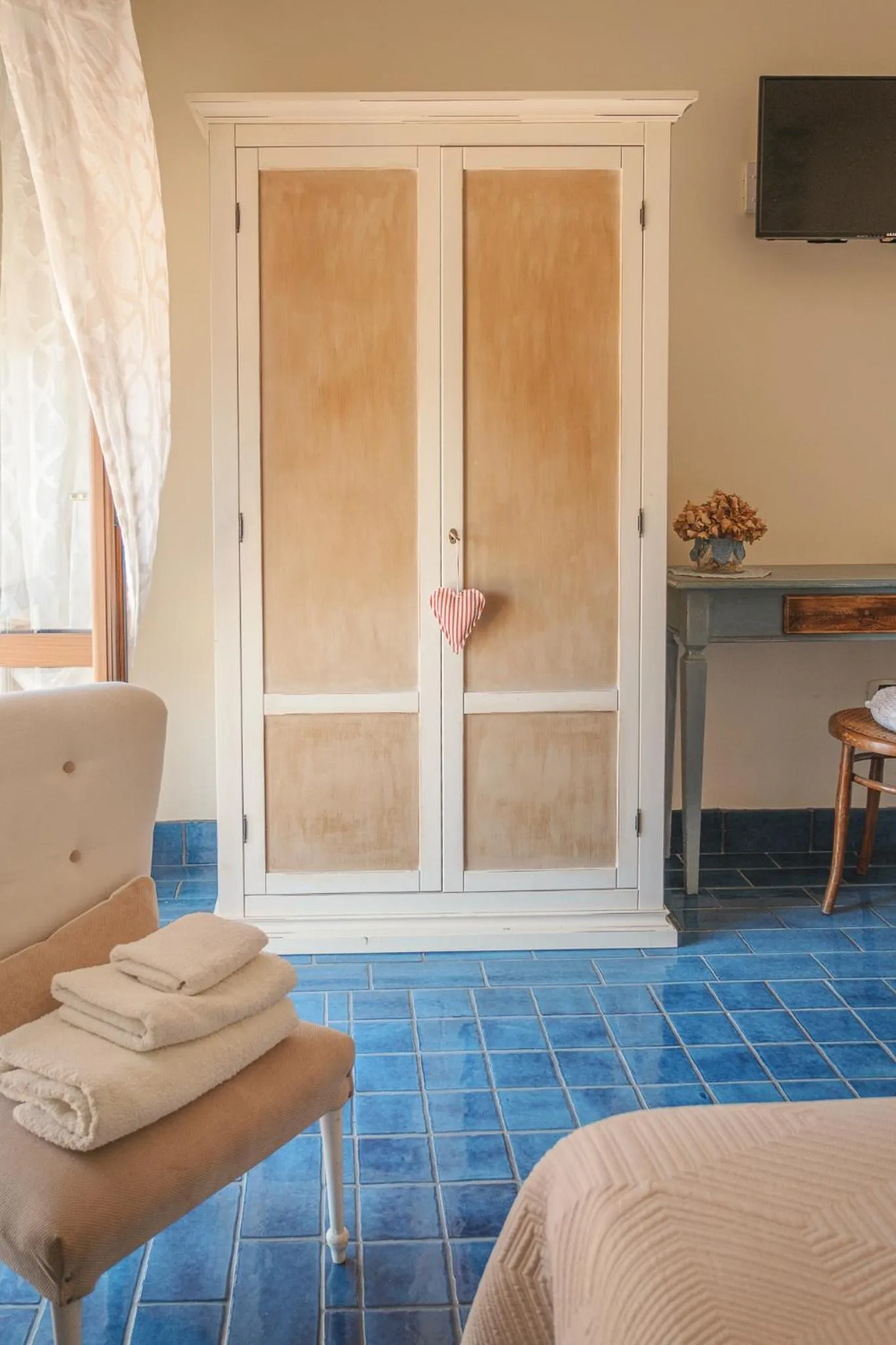 TV and multimedia, Bed in La casa nel borgo