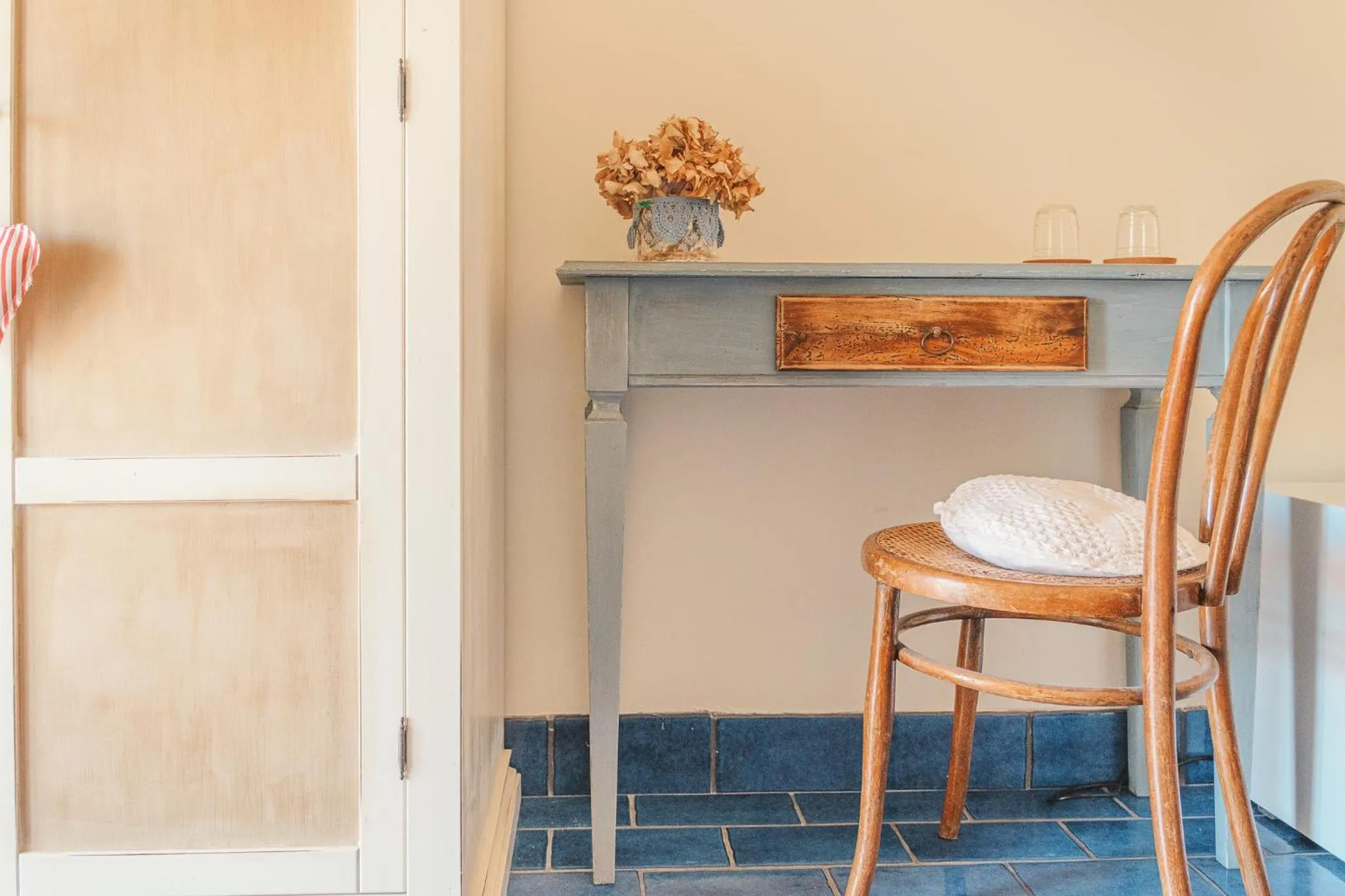 Decorative detail in La casa nel borgo