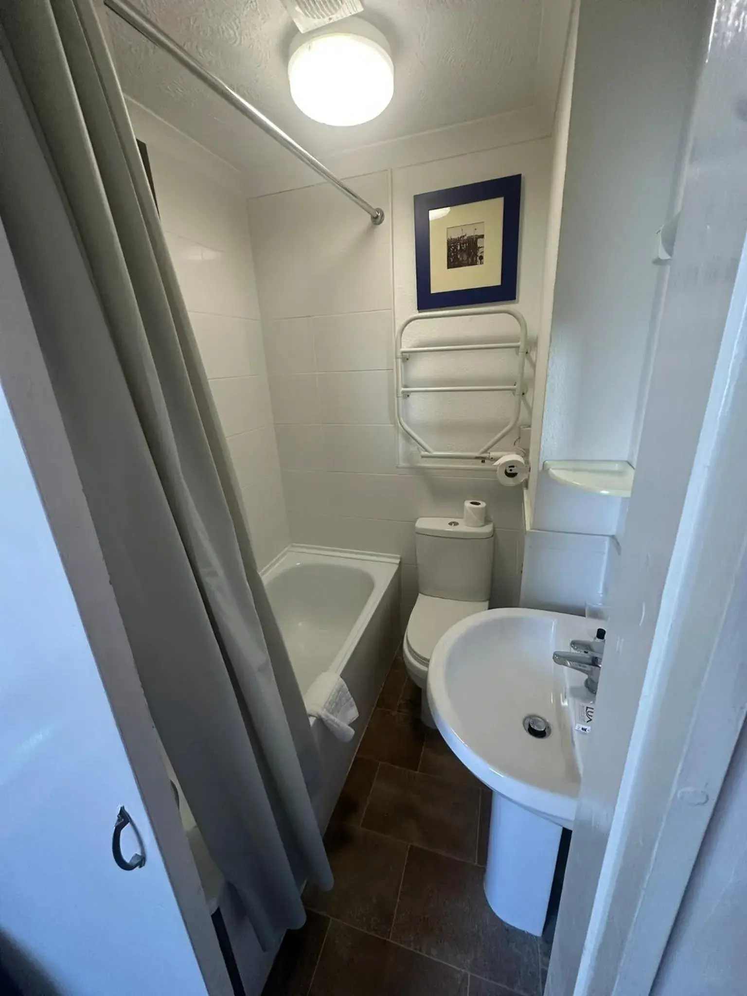 Twin Room with Side Sea View in West Rocks Townhouse Twin Room with Side Sea View in West Rocks Townhouse