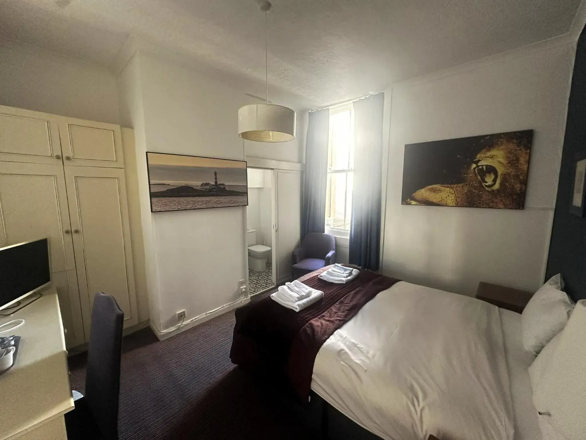 Small Double Rear View Shower in West Rocks Townhouse Small Double Rear View Shower in West Rocks Townhouse