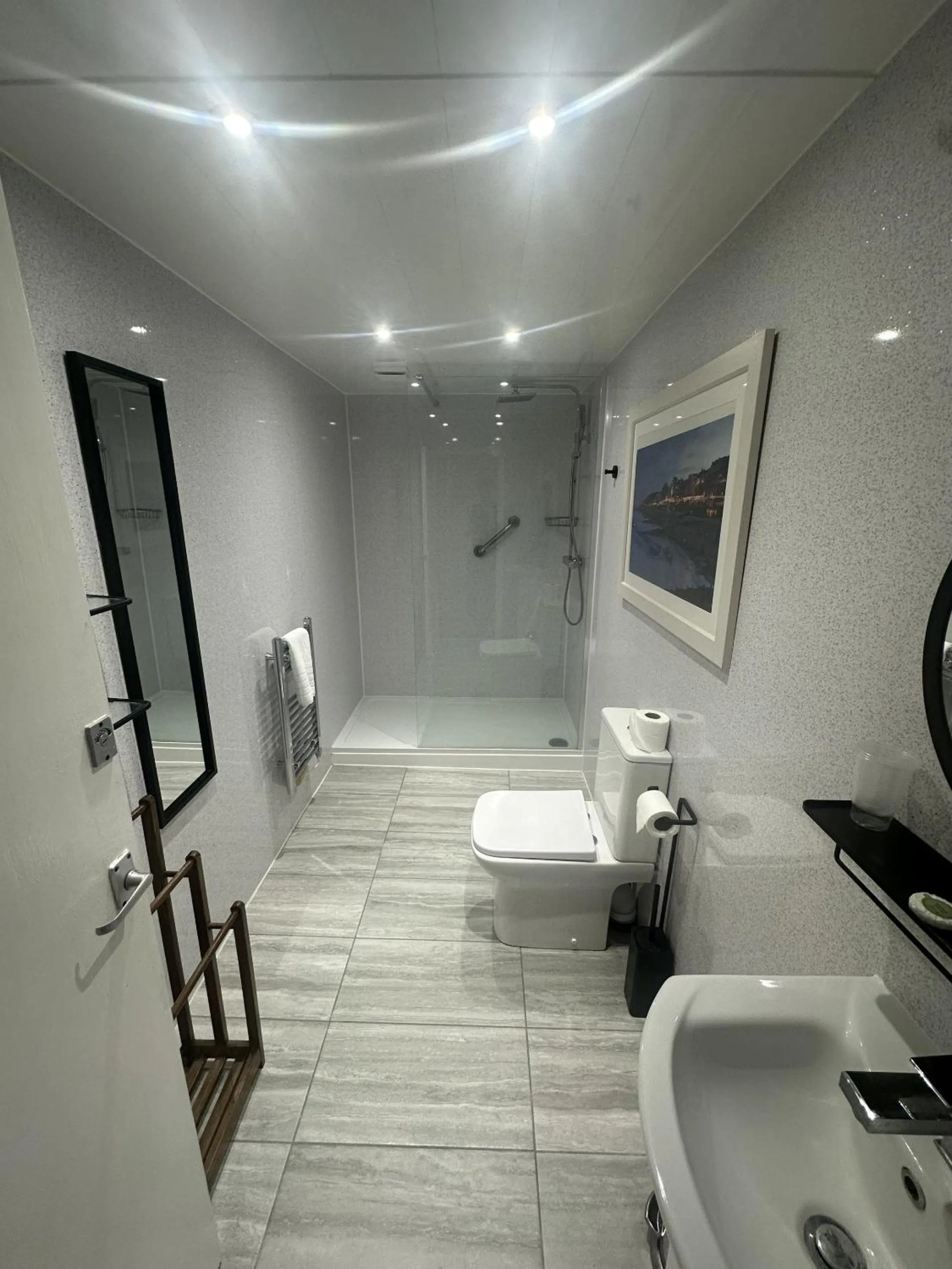 Bathroom in West Rocks Hotel