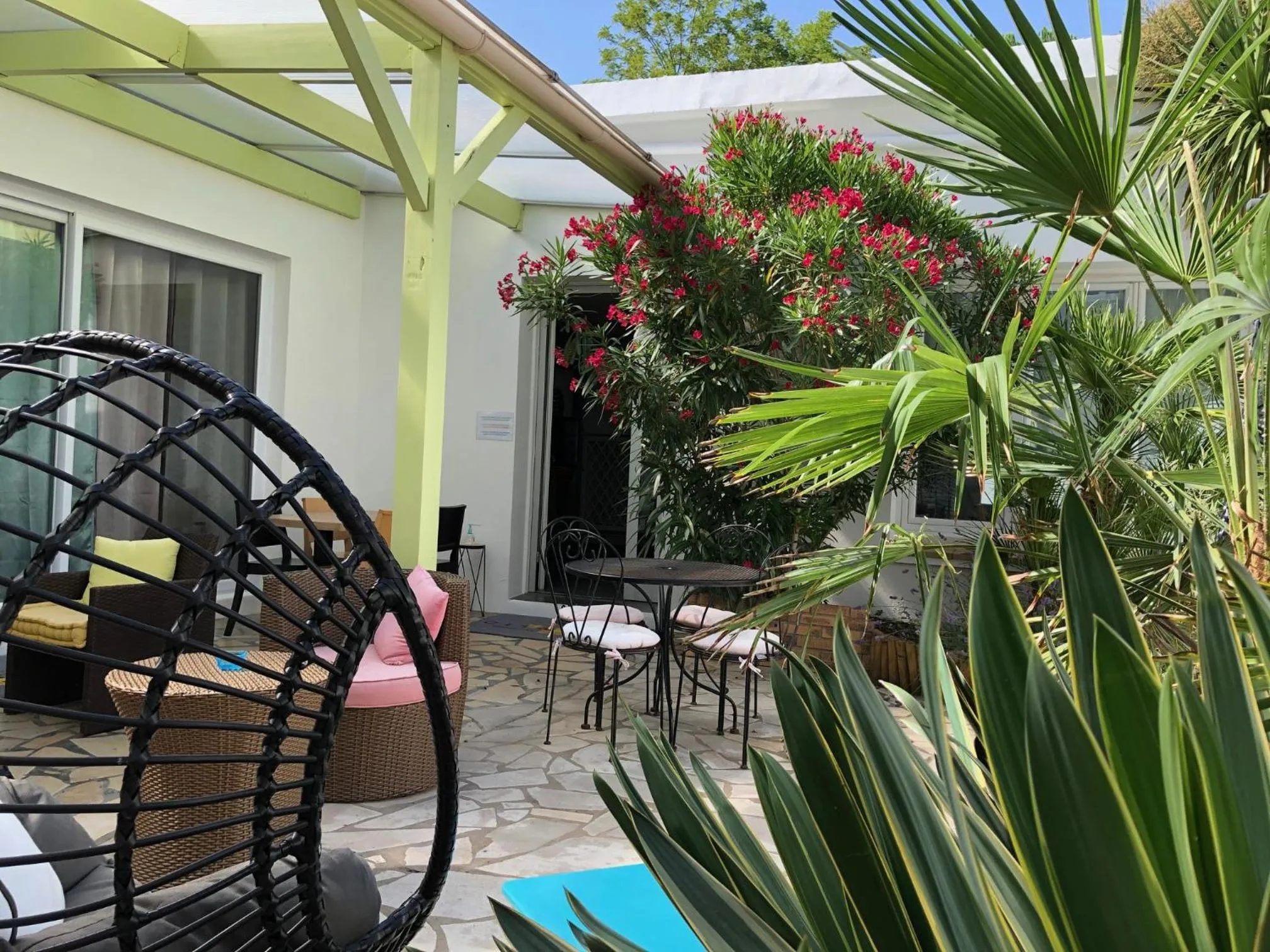 Patio in Cit'Hotel Atlantis