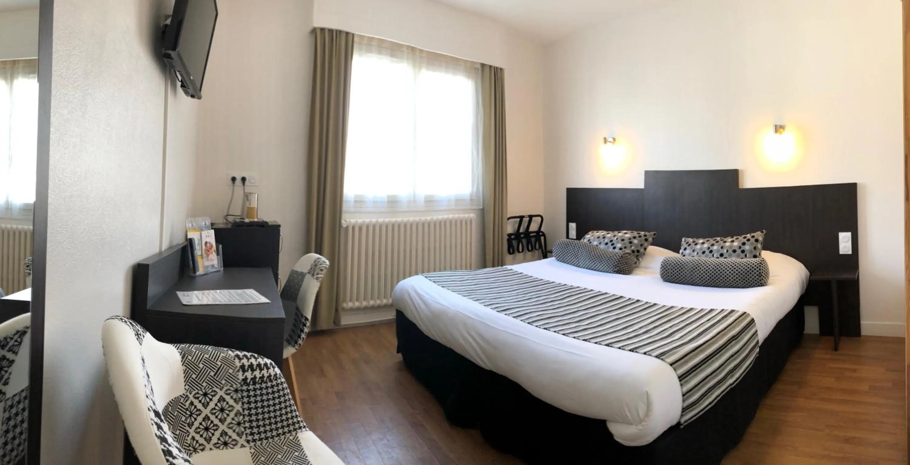 Bed in Cit'Hotel Atlantis