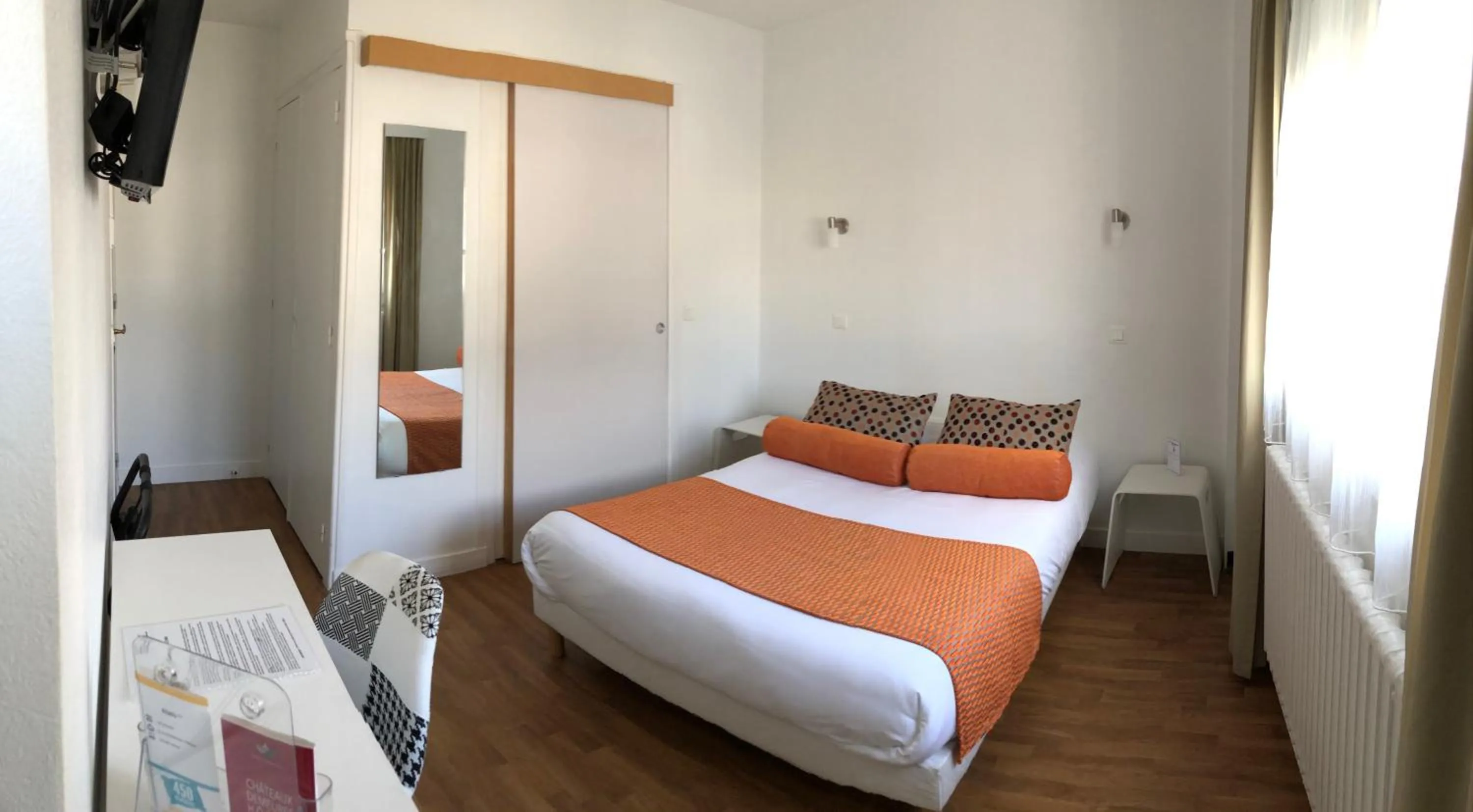 Bed in Cit'Hotel Atlantis