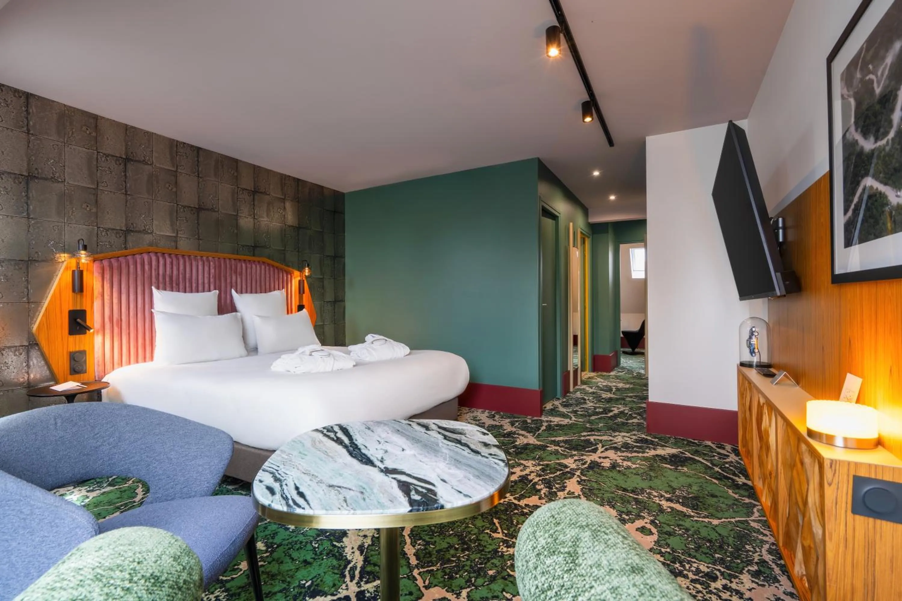 Bed in Hotel Maison Louise Lille Centre - Handwritten Collection