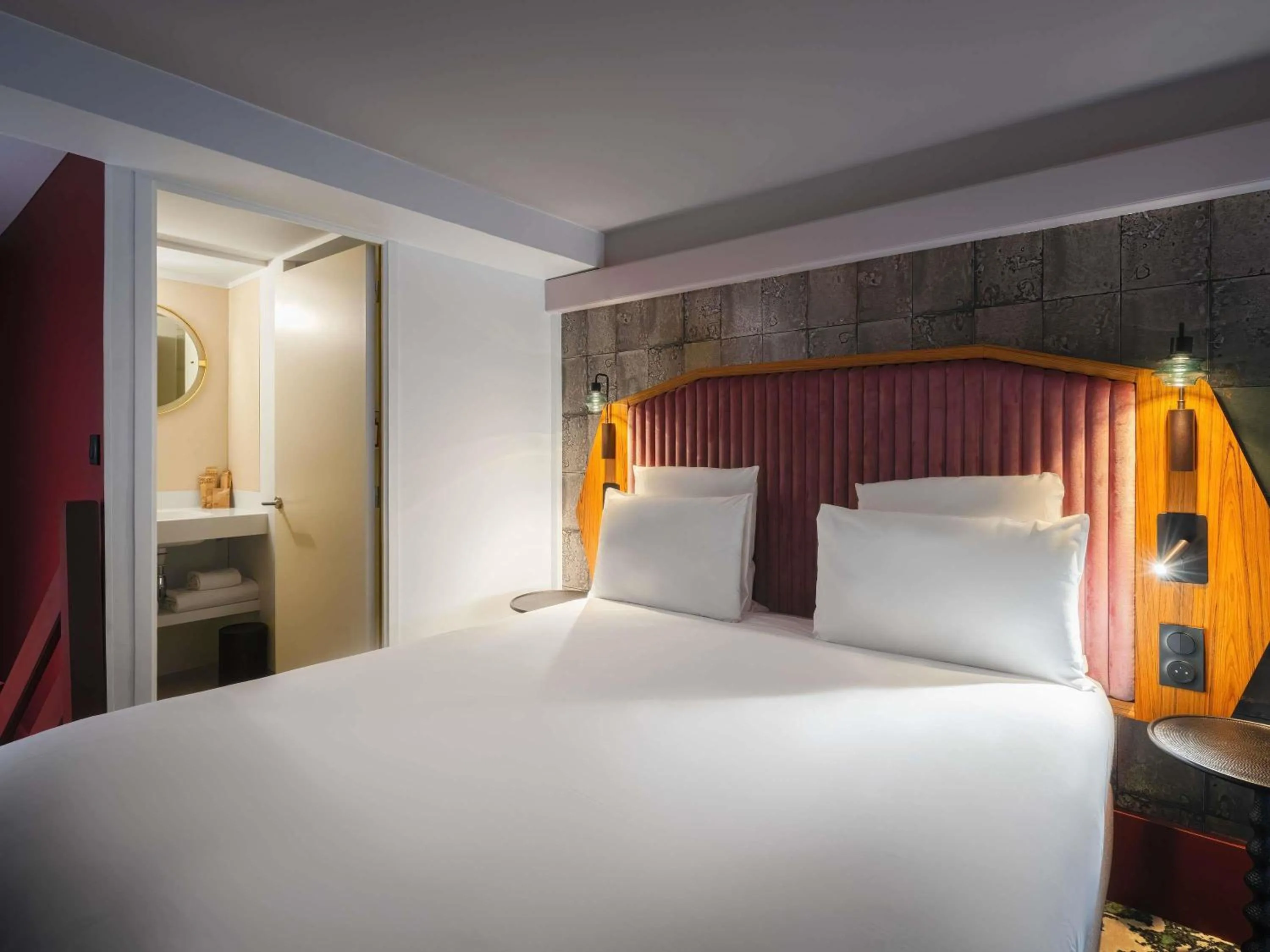 Bedroom, Bed in Hotel Maison Louise Lille Centre - Handwritten Collection