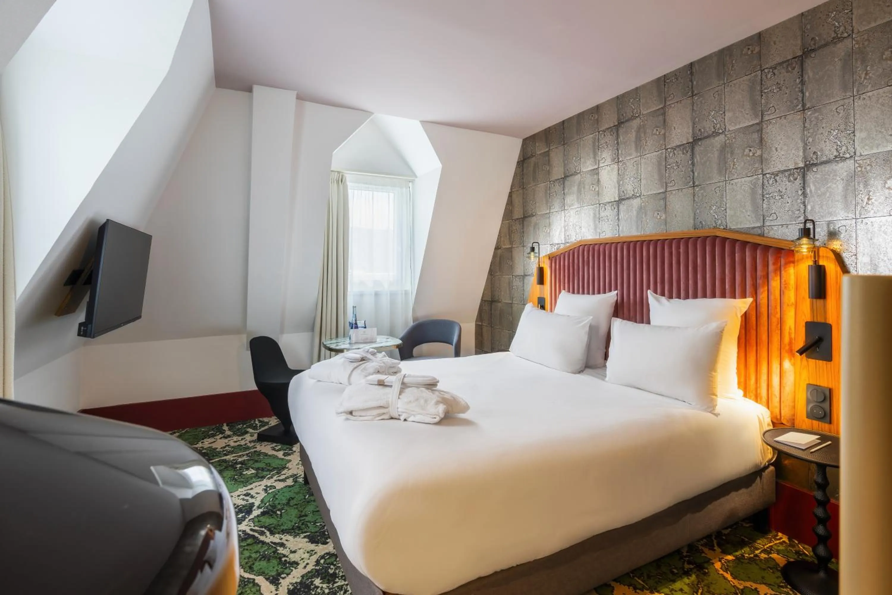 Bed in Hotel Maison Louise Lille Centre - Handwritten Collection