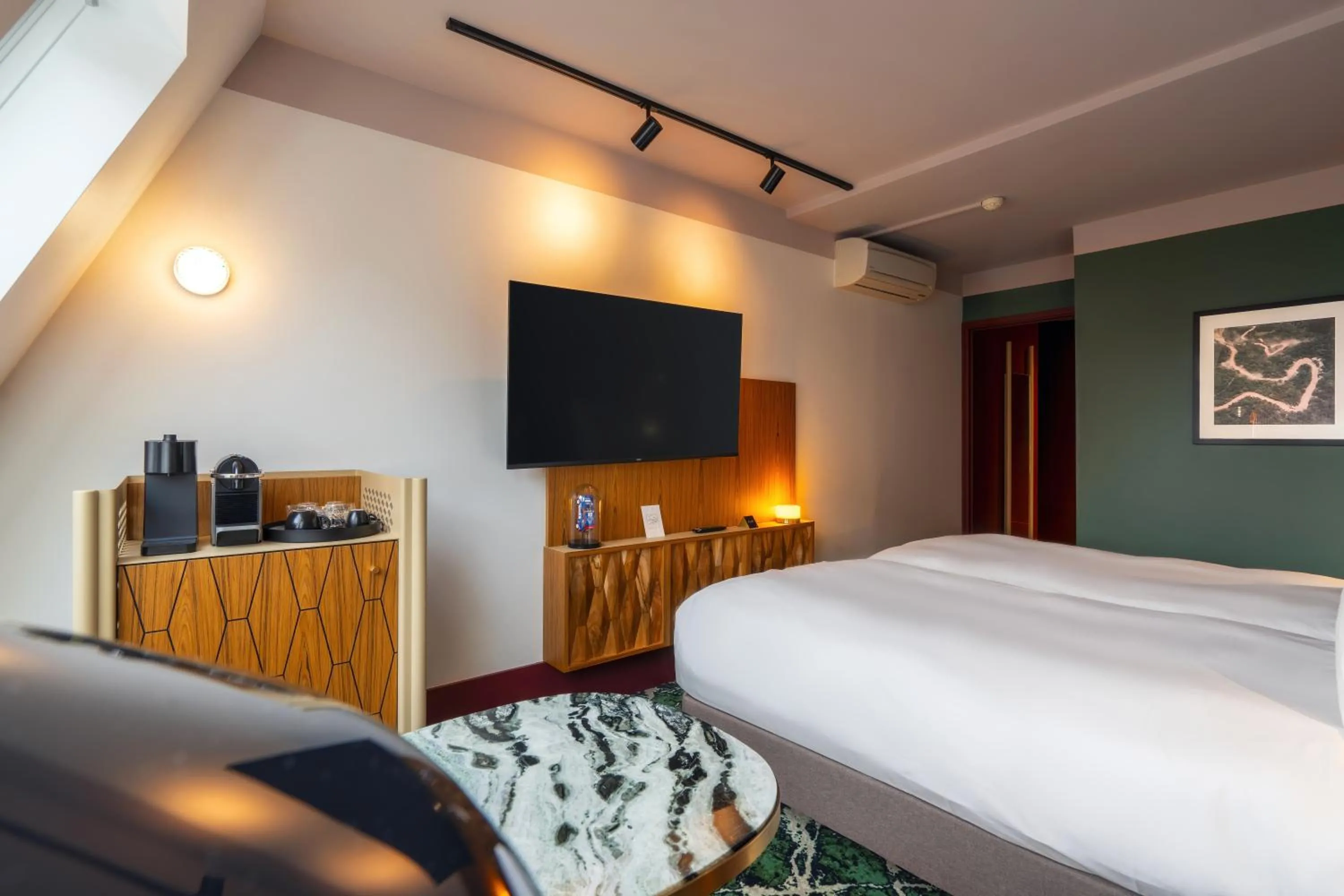 Bed in Hotel Maison Louise Lille Centre - Handwritten Collection