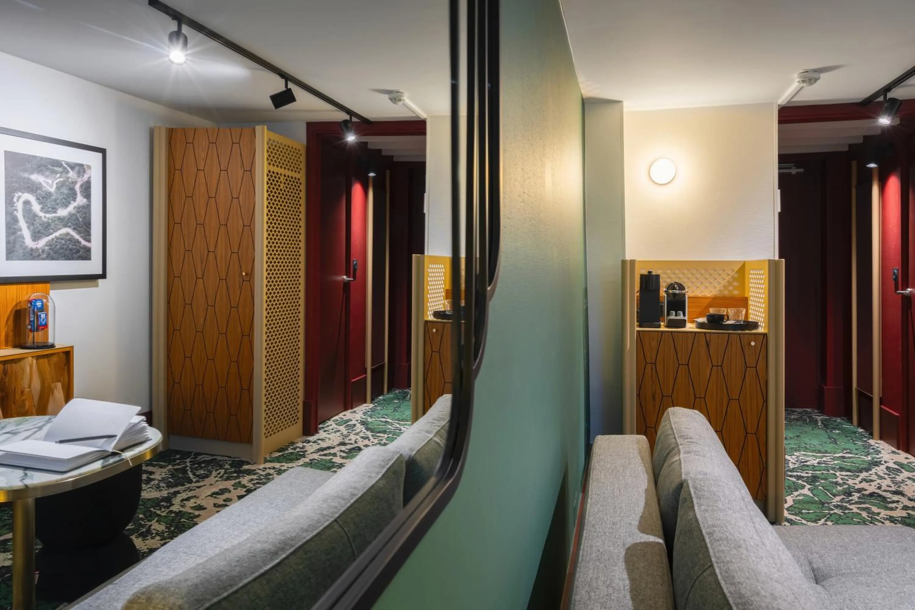 TV and multimedia in Hotel Maison Louise Lille Centre - Handwritten Collection