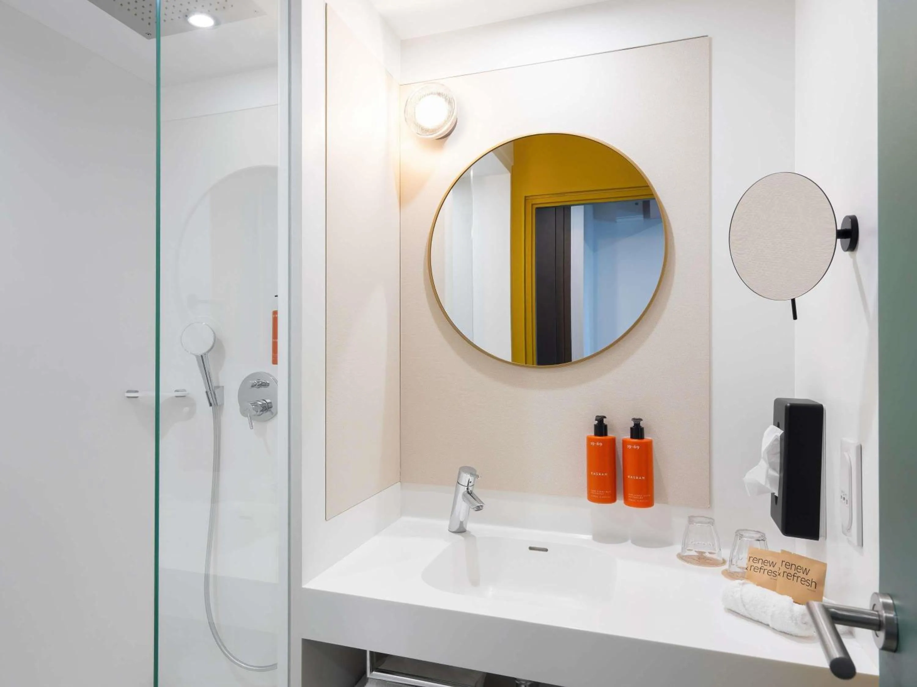 Bedroom in Hotel Maison Louise Lille Centre - Handwritten Collection