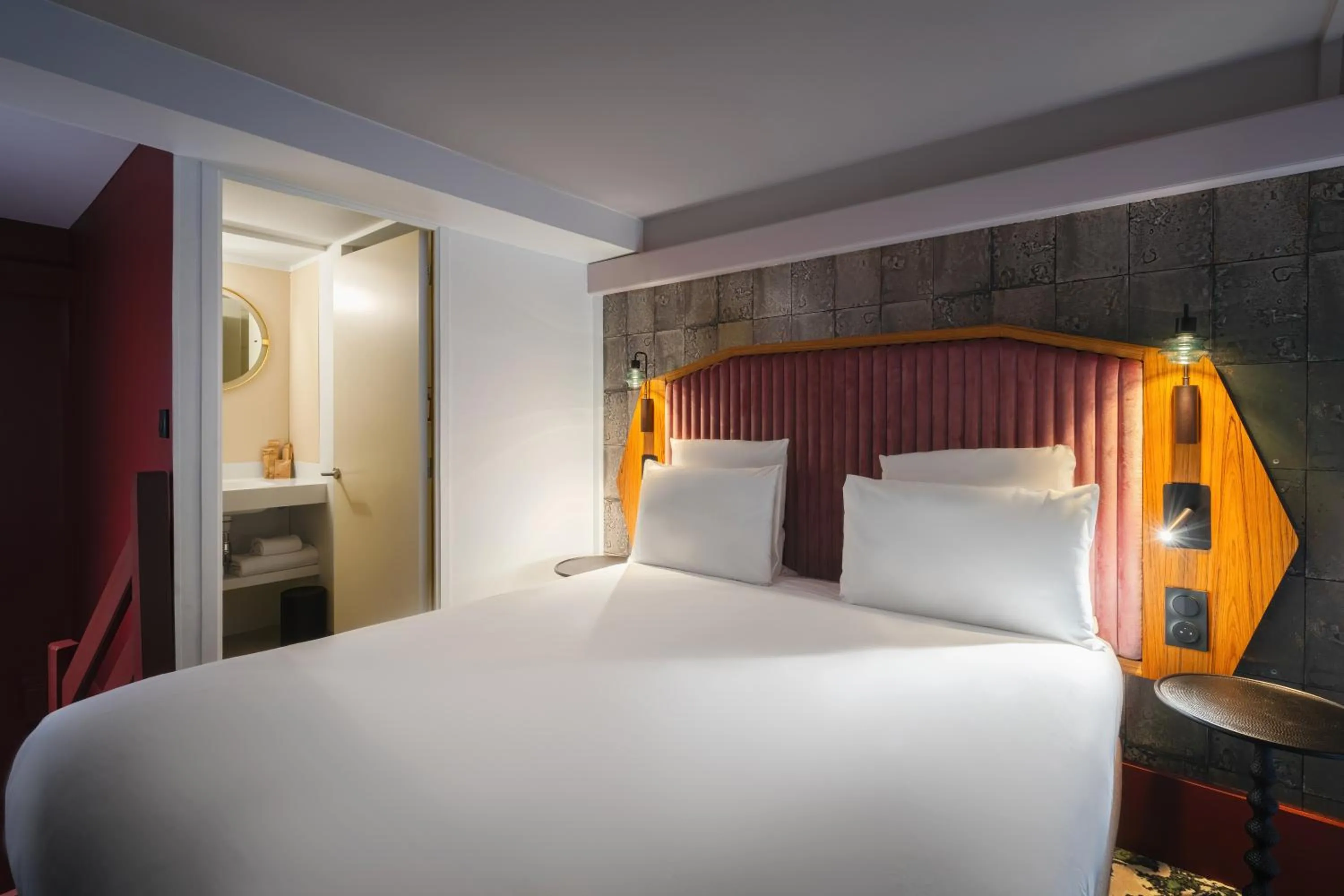 Bed in Hotel Maison Louise Lille Centre - Handwritten Collection