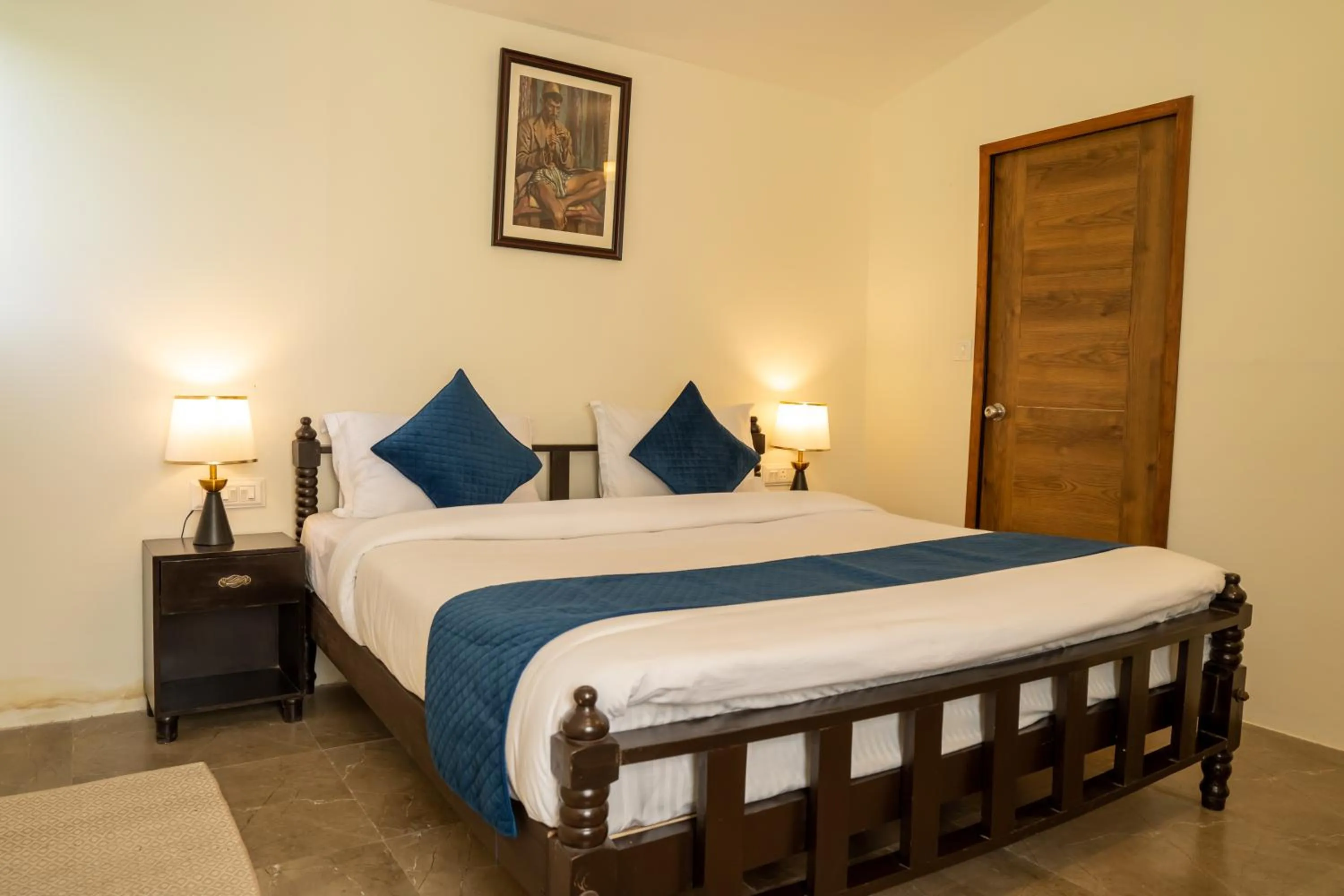 Bedroom, Bed in Dev Bhoomi Farms & Cottages
