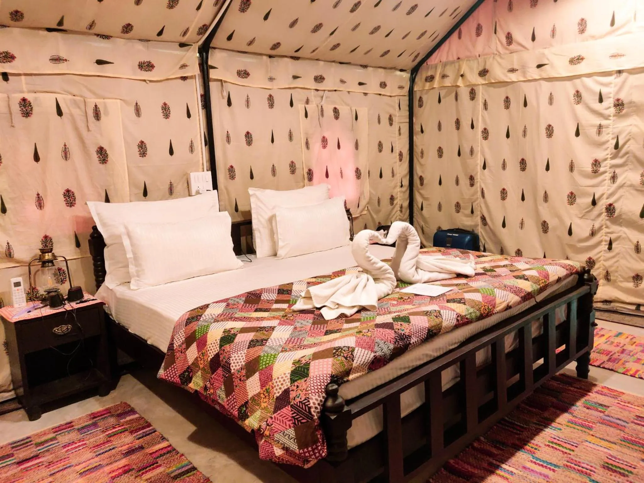 Bedroom, Bed in Dev Bhoomi Farms & Cottages