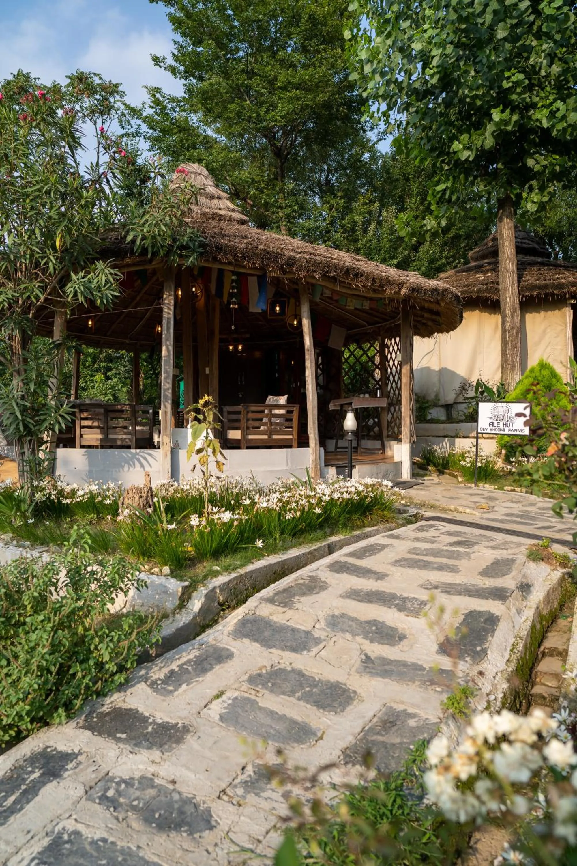 Lounge or bar in Dev Bhoomi Farms & Cottages