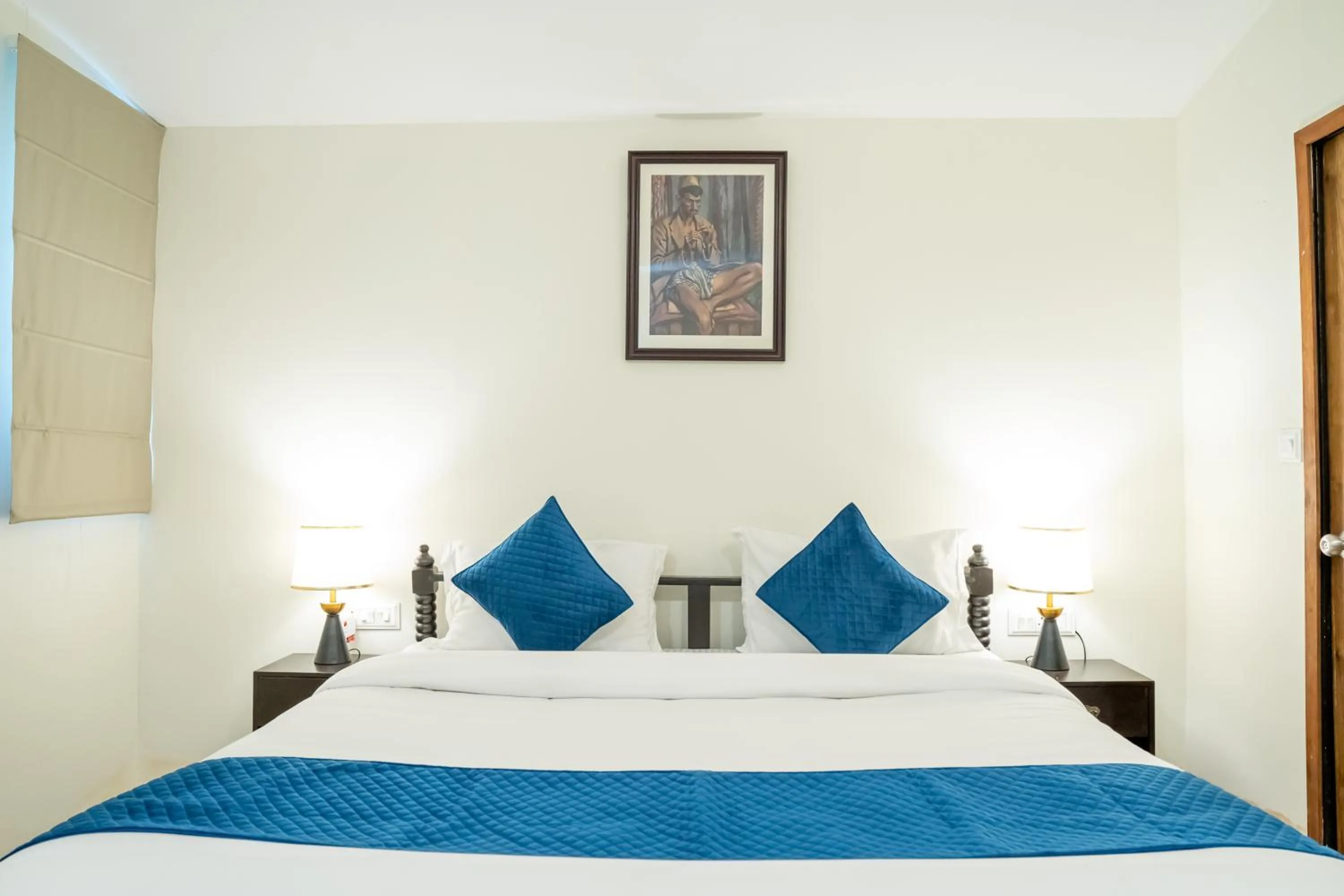 Bedroom, Bed in Dev Bhoomi Farms & Cottages