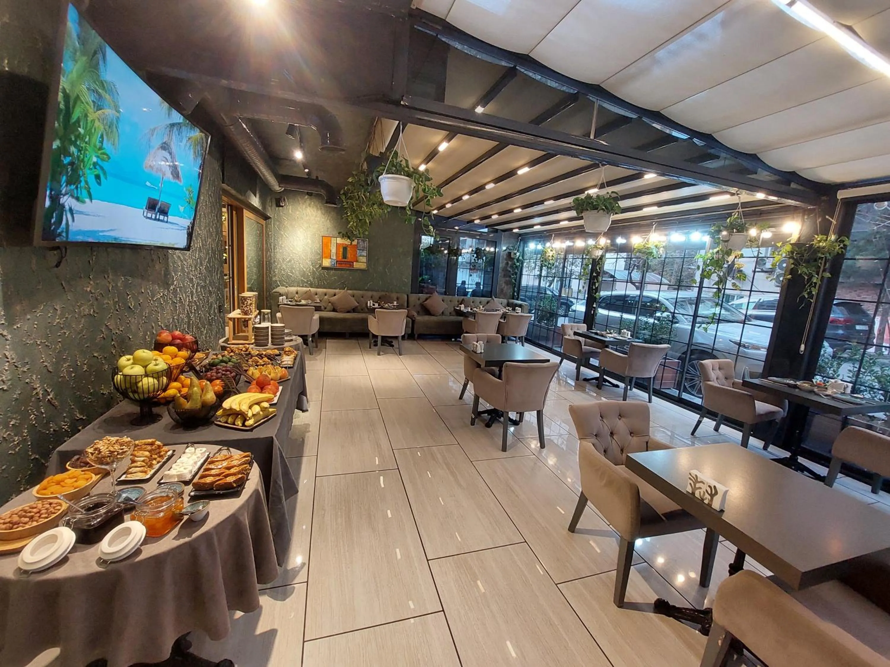 Restaurant/places to eat in Home Boutique Hotel