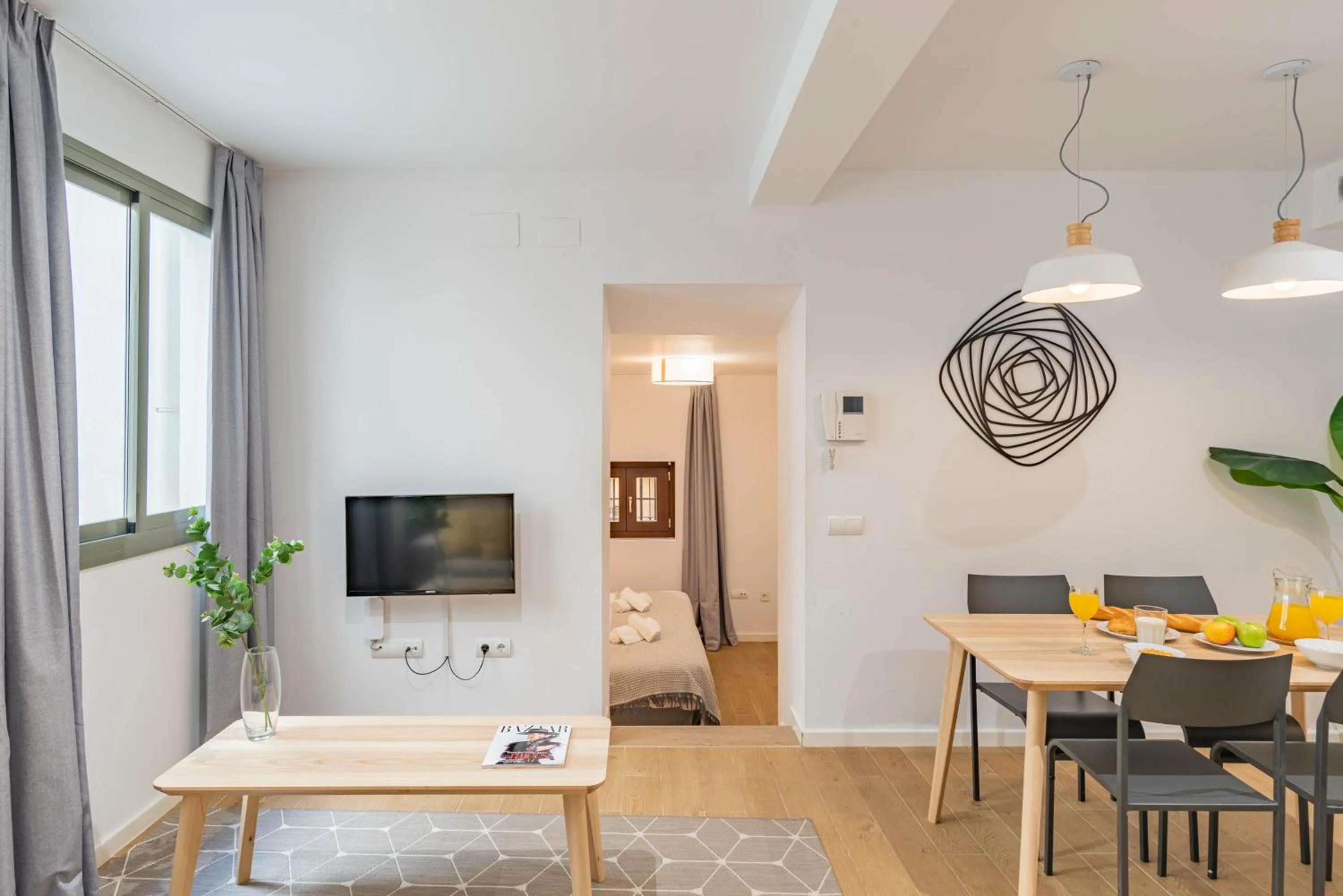 Photo of the whole room in Feelathome Merced Apartments