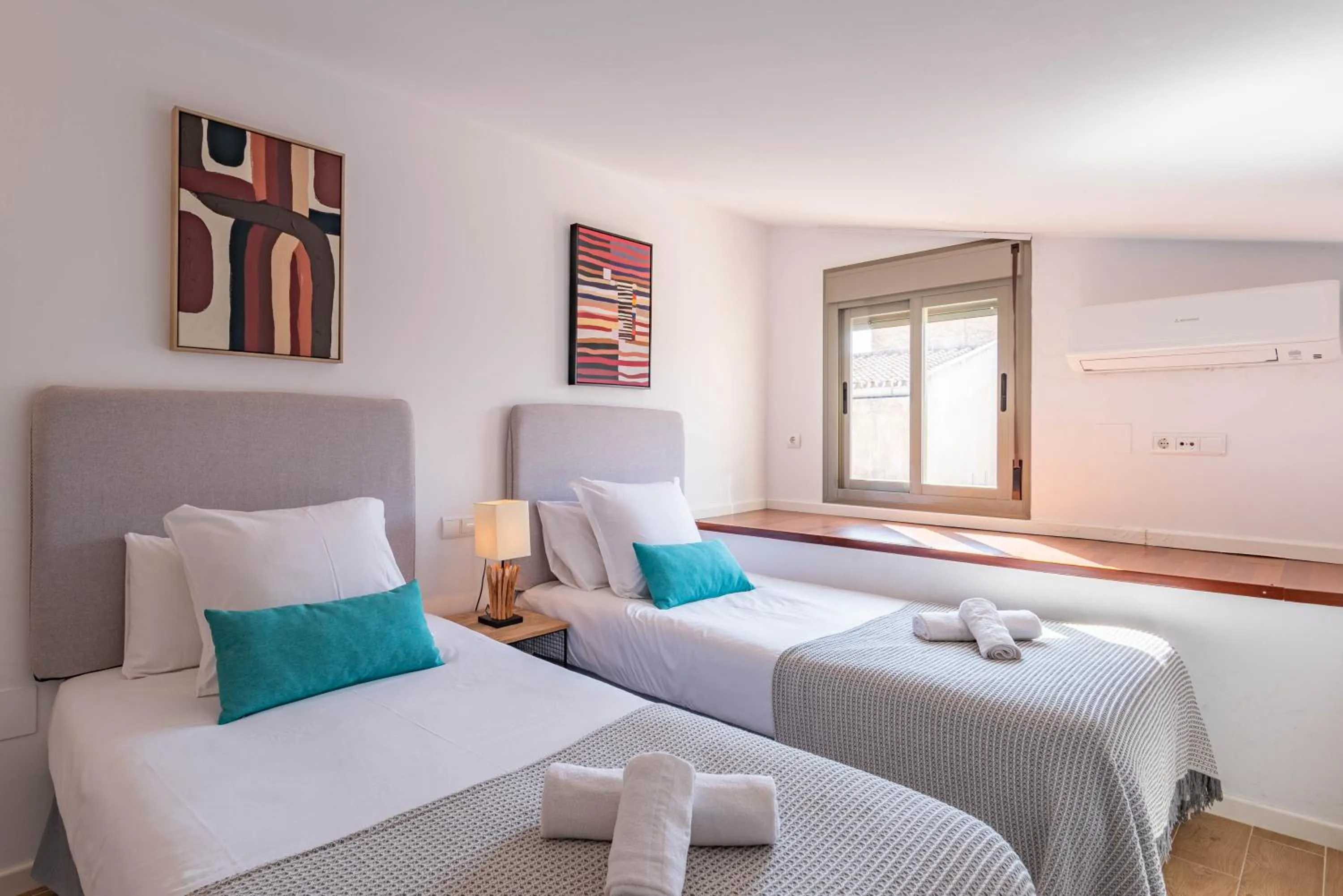 Bed in Feelathome Merced Apartments