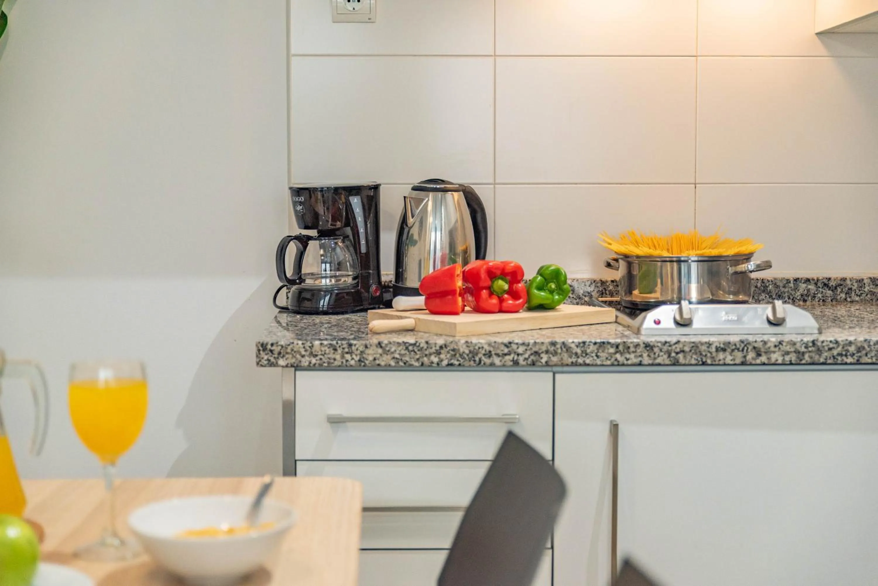 Coffee/tea facilities in Feelathome Merced Apartments