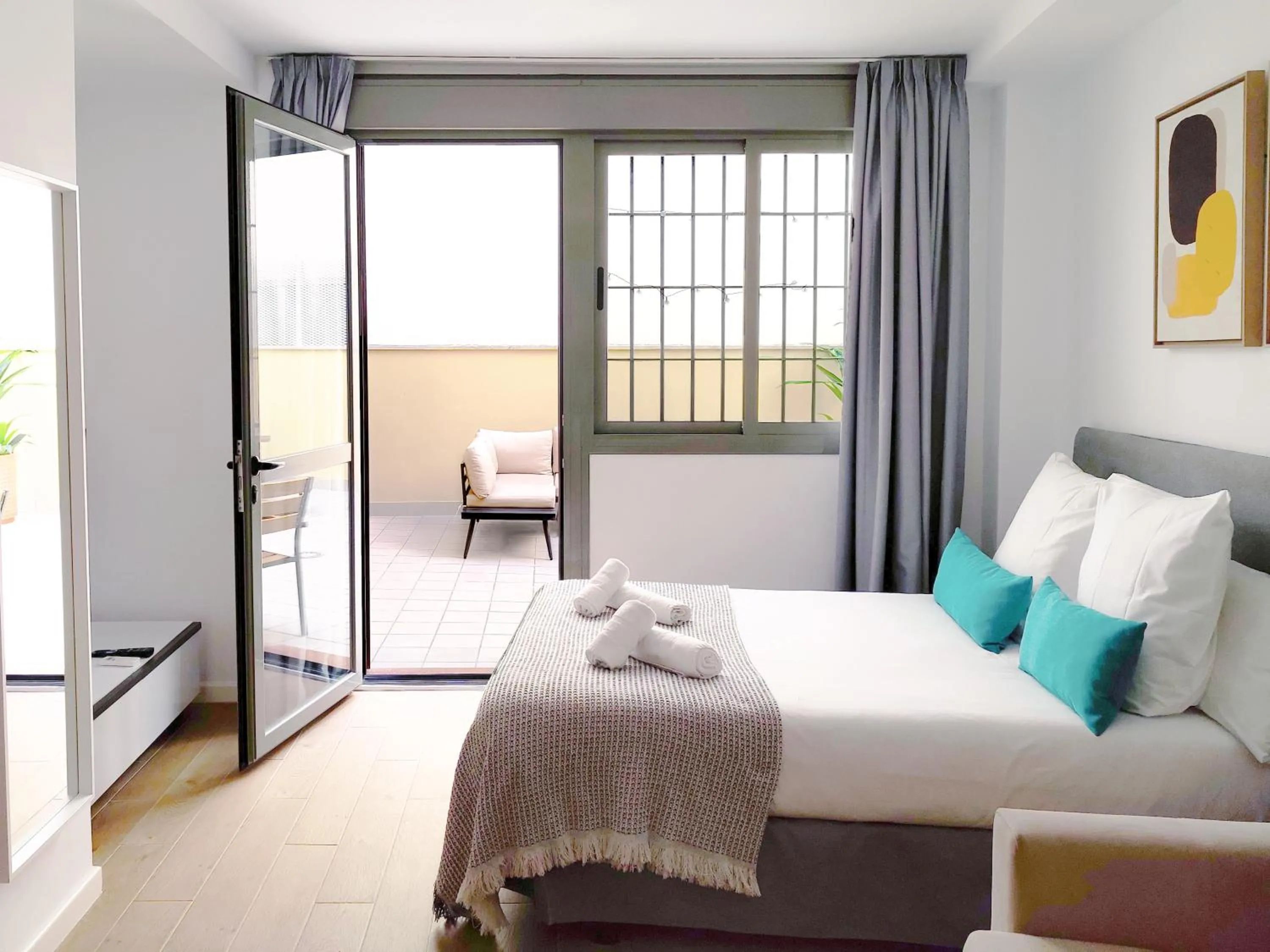 Bedroom, Bed in Feelathome Merced Apartments