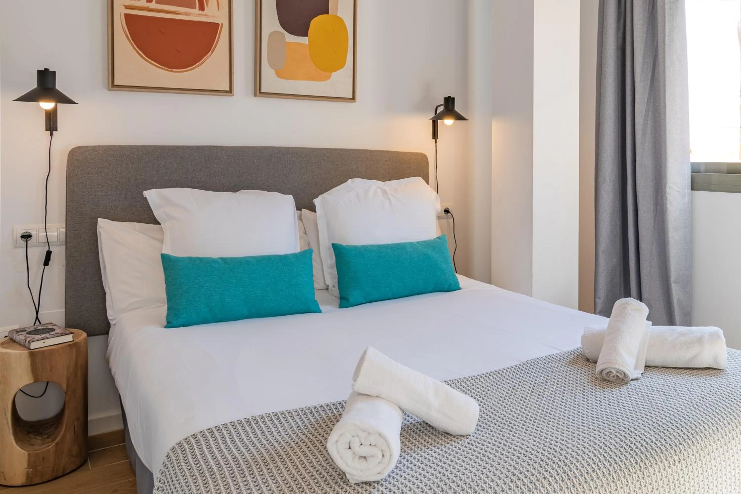 Bedroom, Bed in Feelathome Merced Apartments