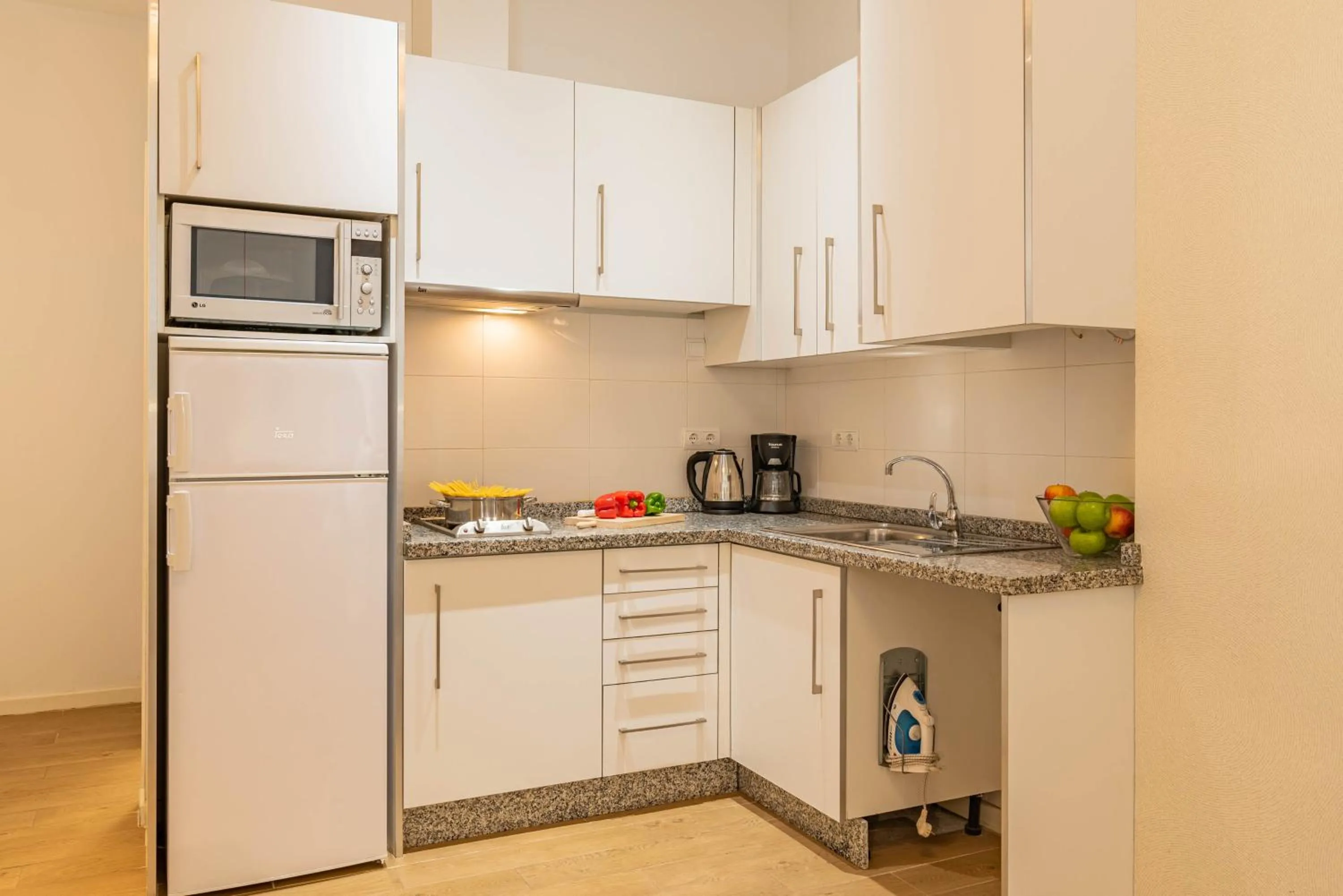 Coffee/tea facilities in Feelathome Merced Apartments