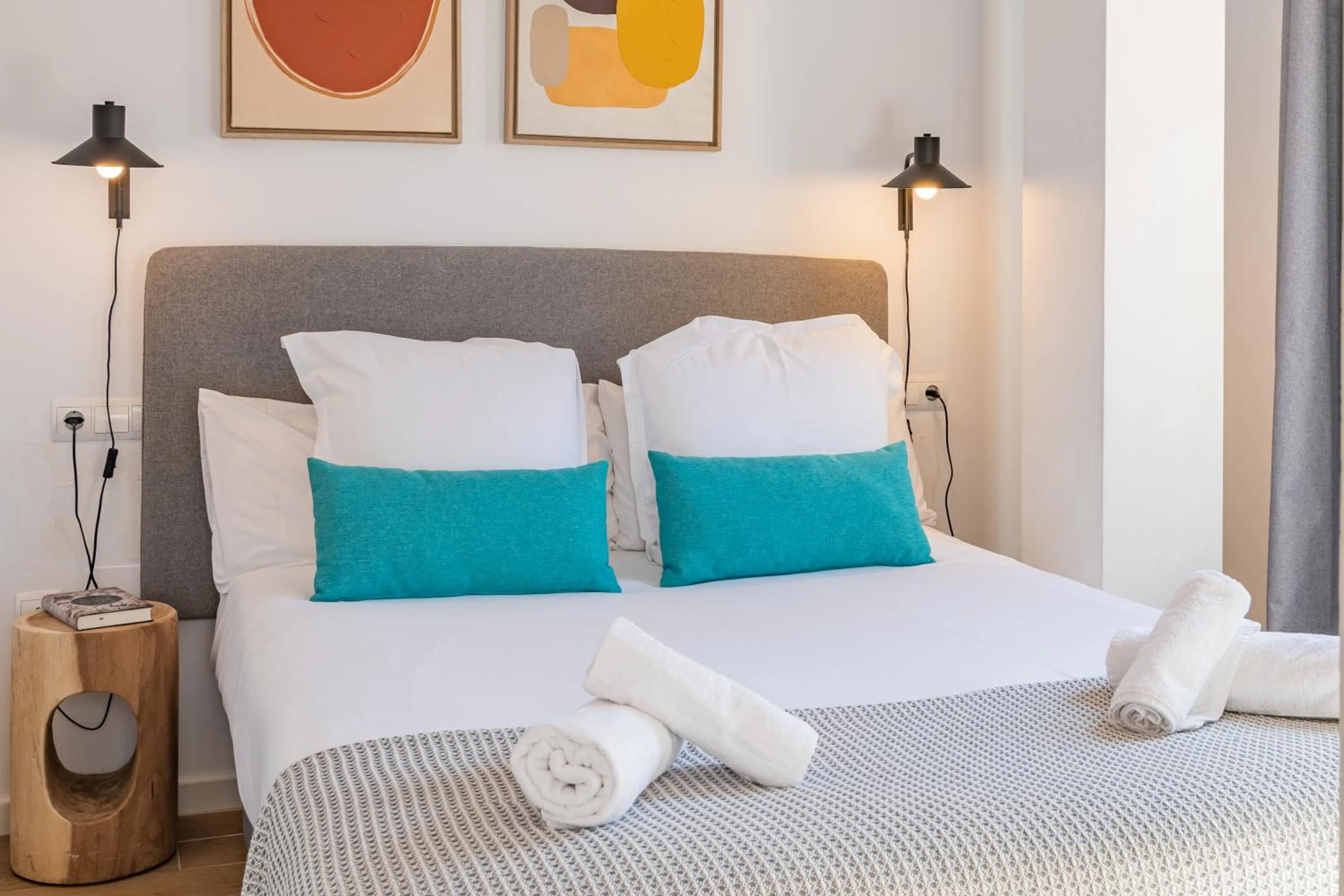 Bedroom, Bed in Feelathome Merced Apartments