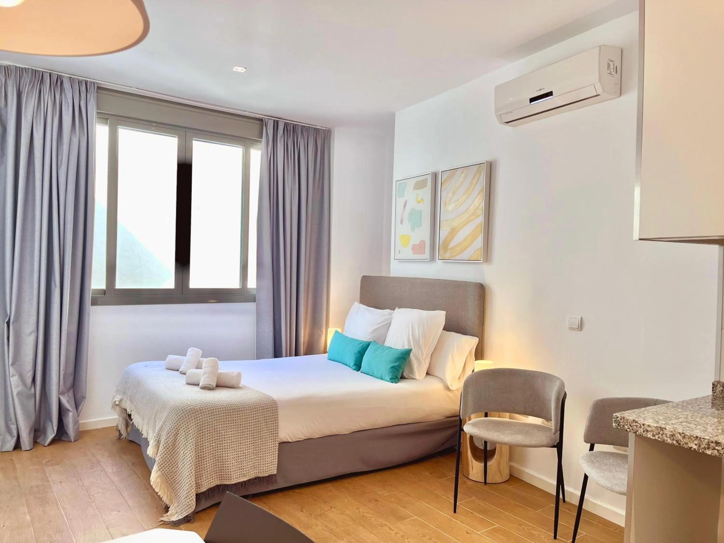 Bed in Feelathome Merced Apartments