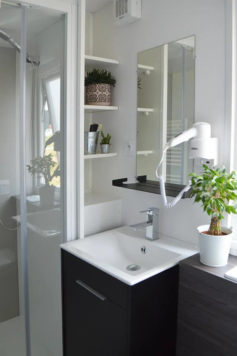 Bathroom in The Originals City, Ax Hotel, La Châtaigneraie