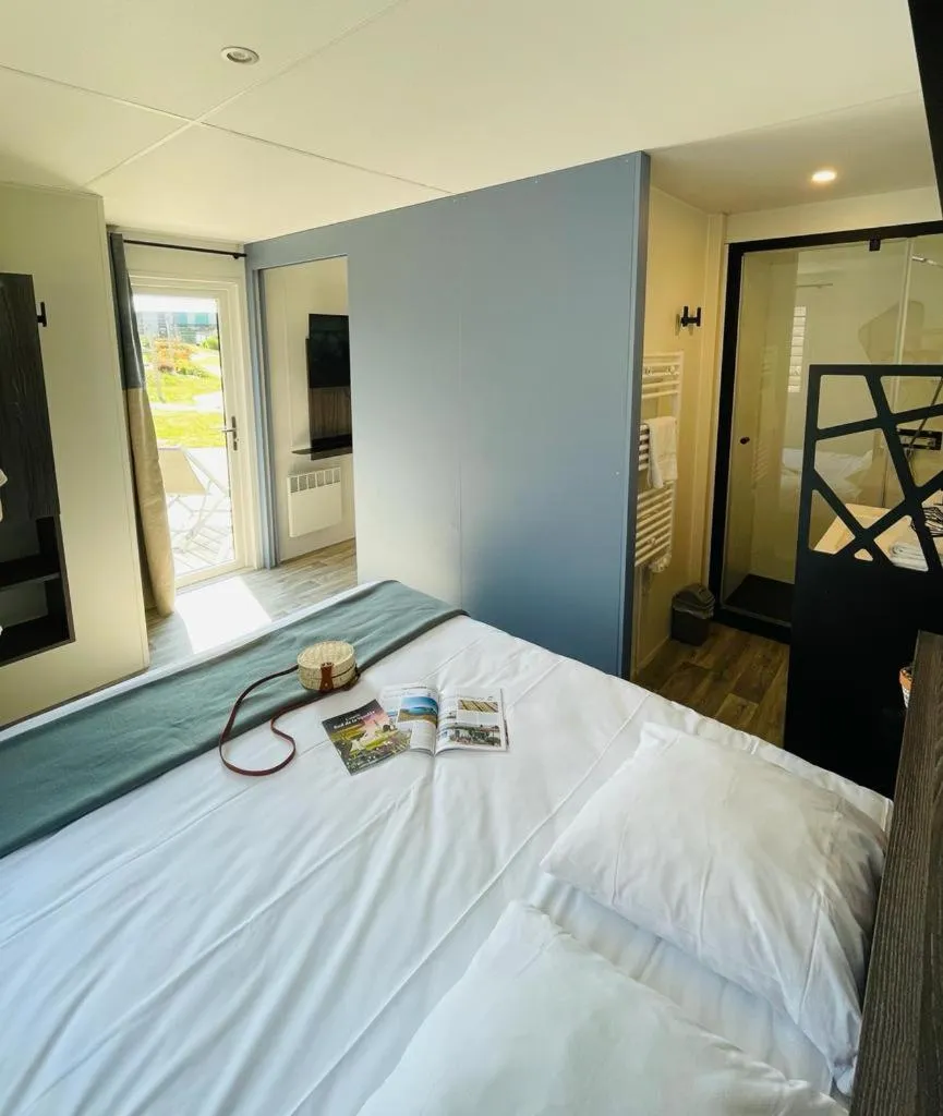 Bathroom, Bed in The Originals City, Ax Hotel, La Châtaigneraie