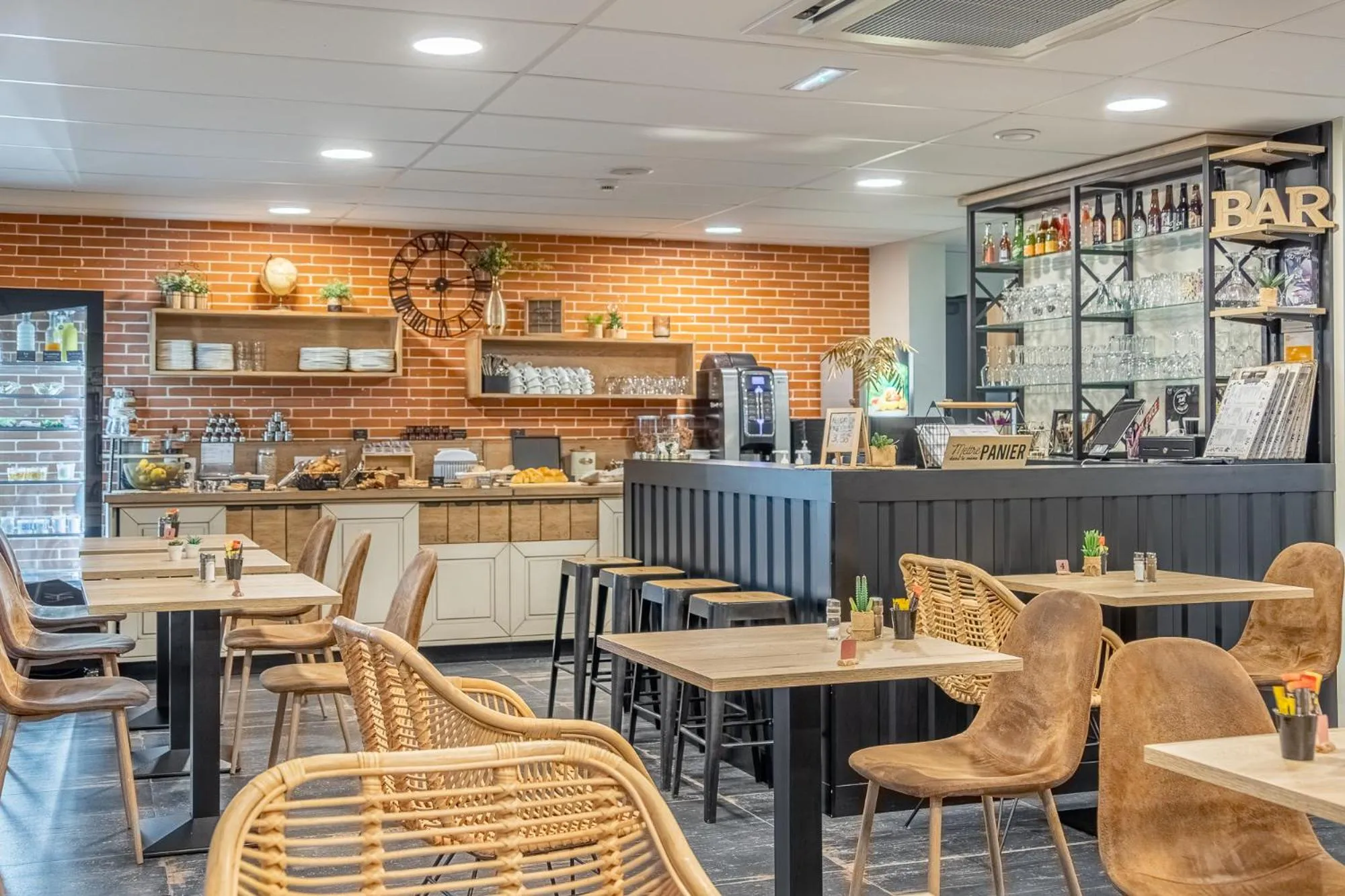 Breakfast in The Originals City, Ax Hotel, La Châtaigneraie