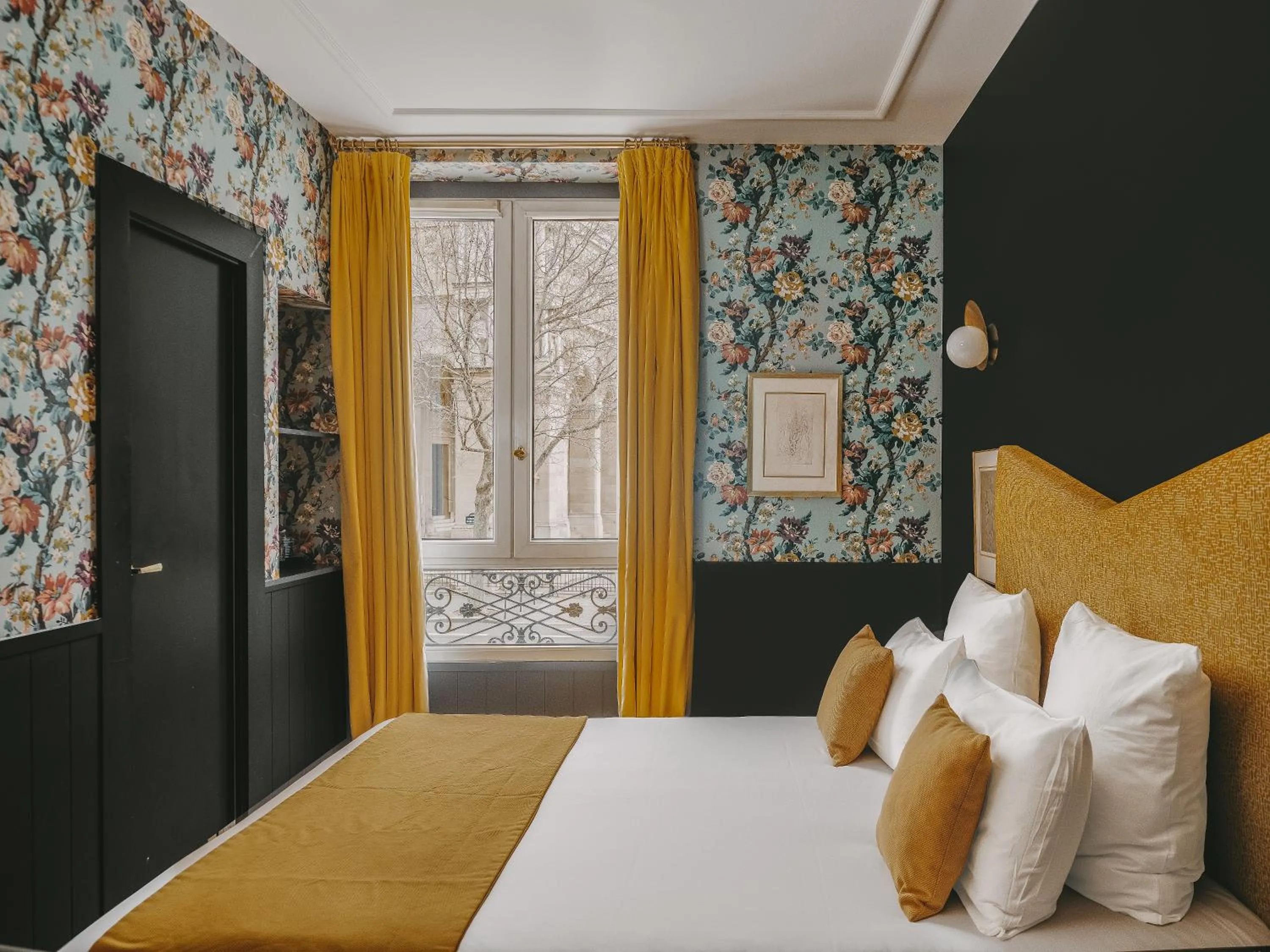 Bed in Hôtel Maison Malesherbes