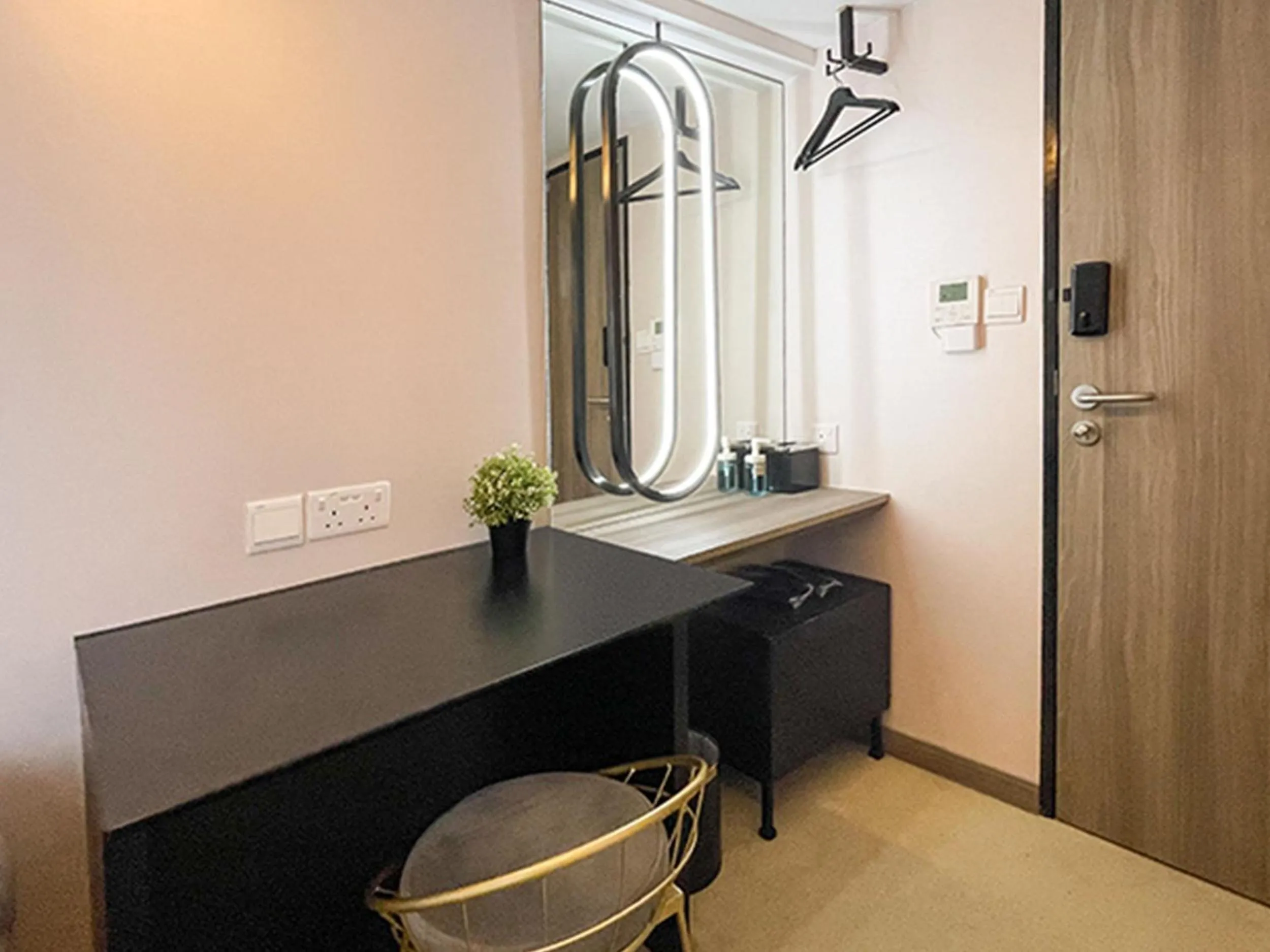 hair dresser, Kitchen/Kitchenette in ST Signature Chinatown