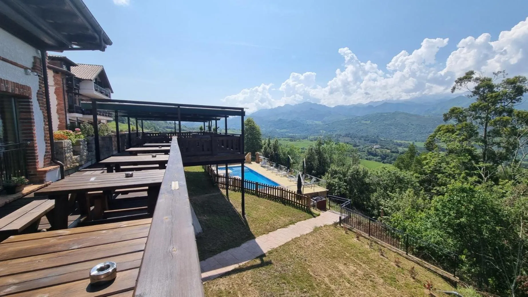 Swimming pool in Hotel Cerro La Nina