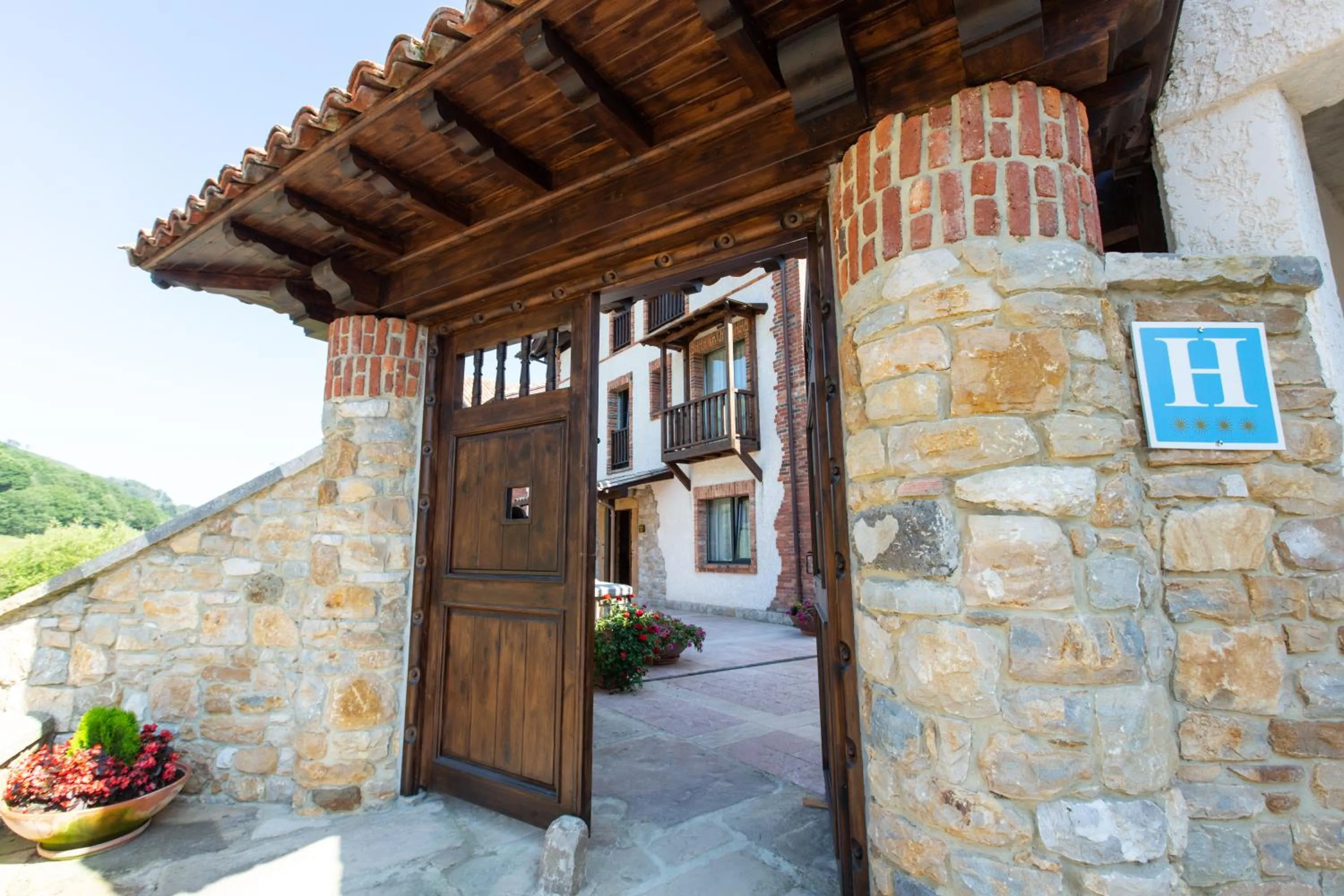 Facade/entrance in Hotel Cerro La Nina