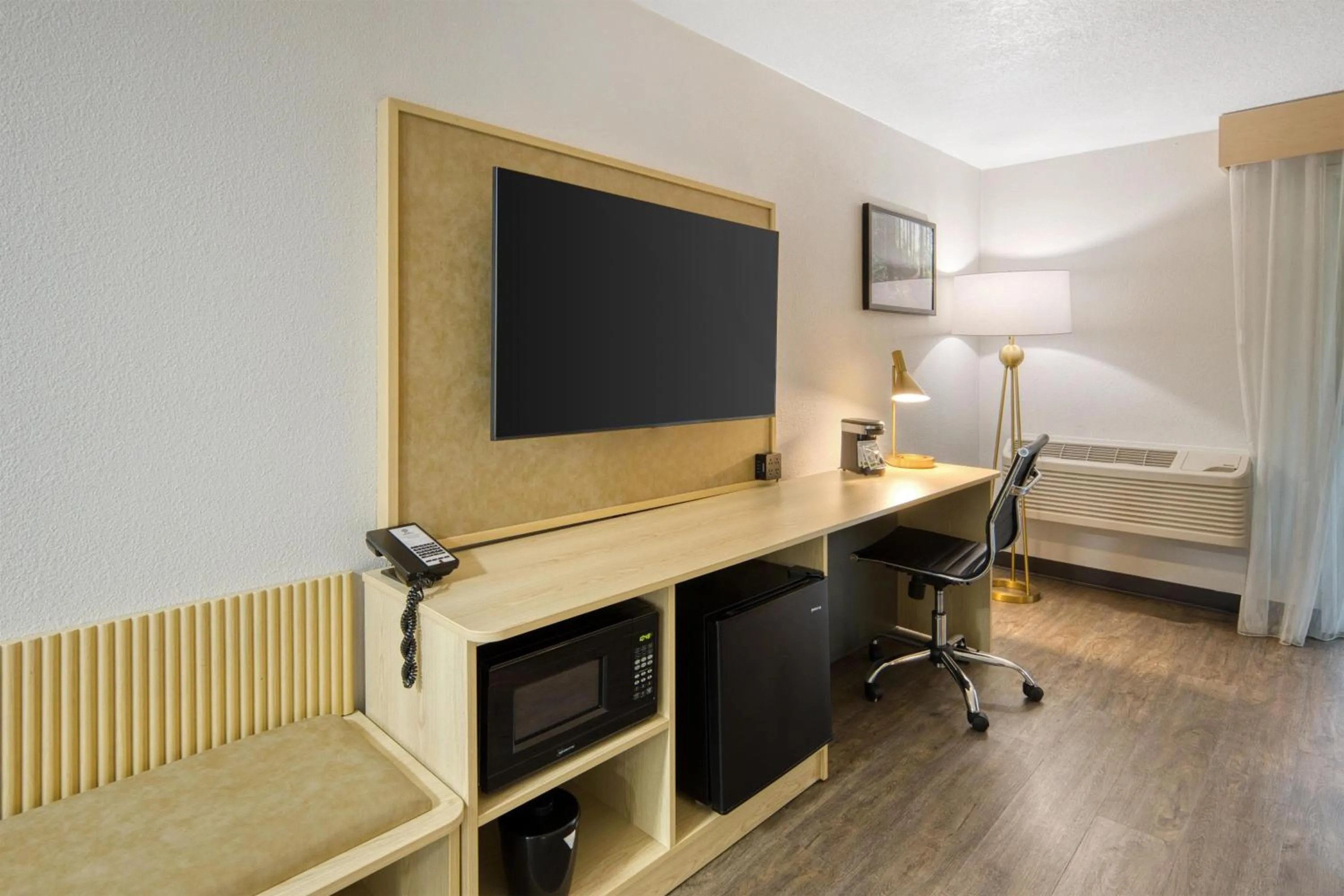 Bedroom, Bed in Best Western Portland West Beaverton