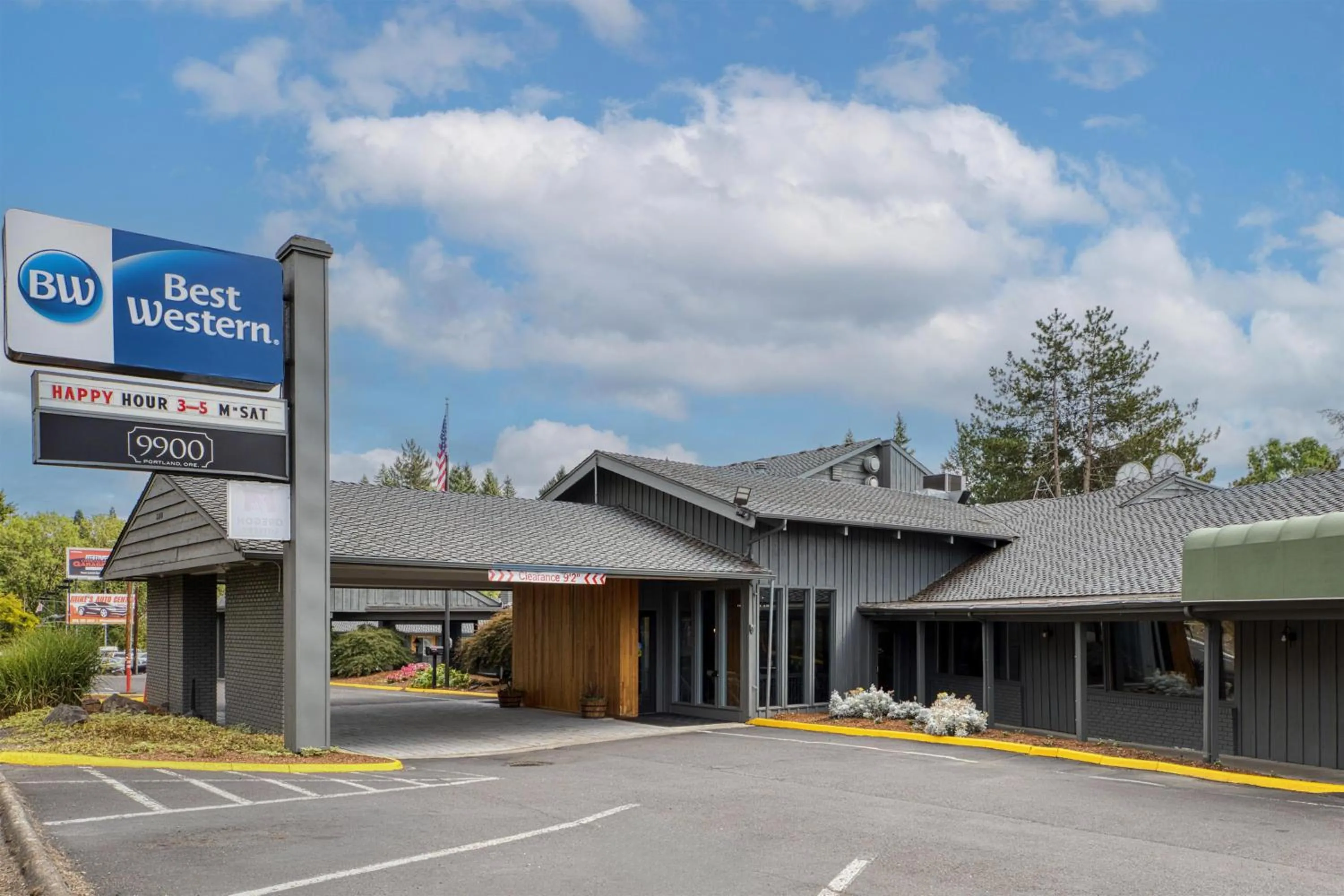 Property building in Best Western Portland West Beaverton