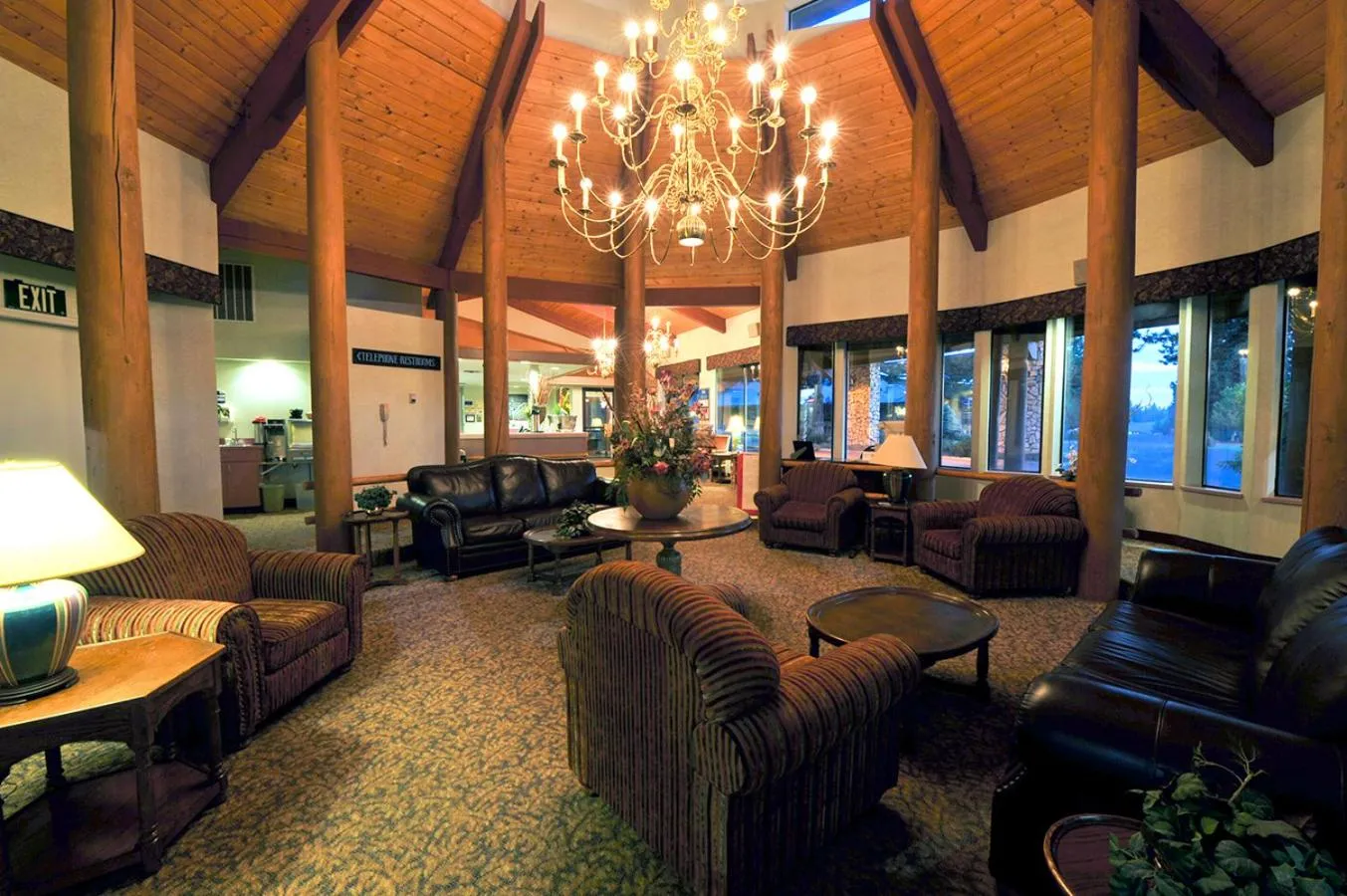 Lobby or reception in Shilo Inn Suites Hotel - Bend