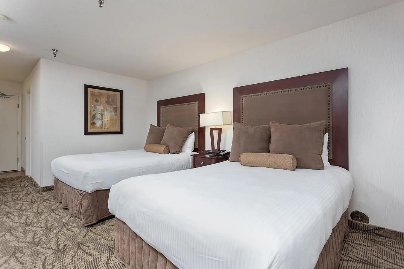 Bed in Shilo Inn Suites Hotel - Bend