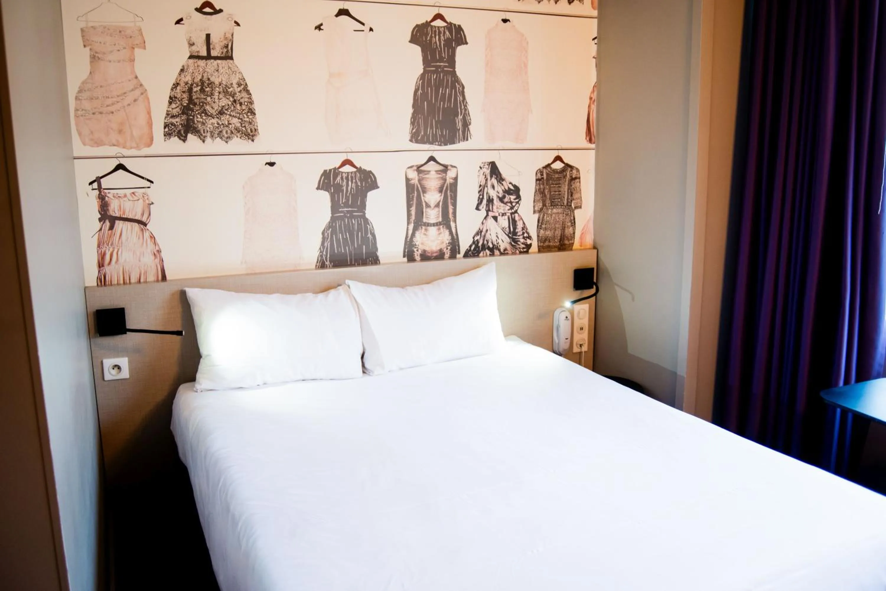 Bedroom, Bed in ibis Styles Lille Centre Grand Place