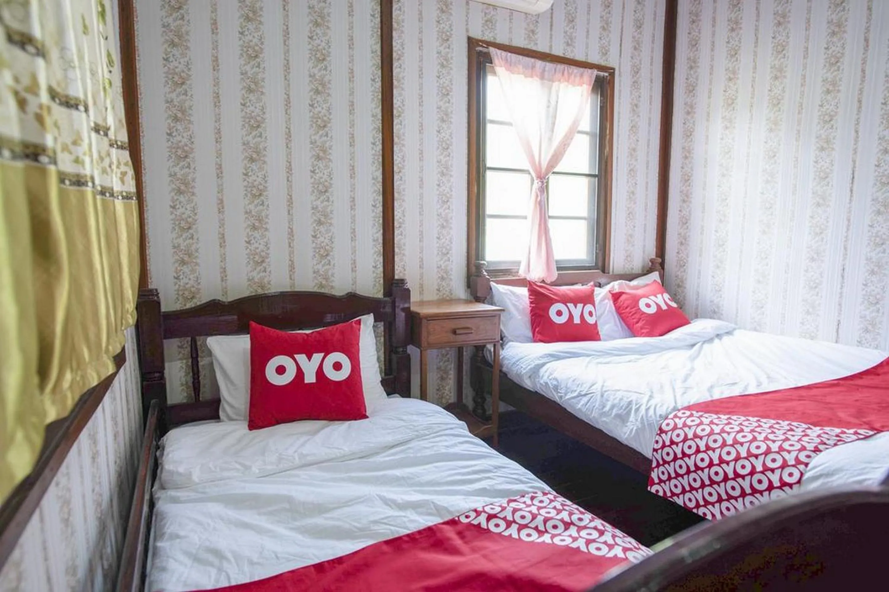 Bedroom in OYO 402 Raknatee Resort